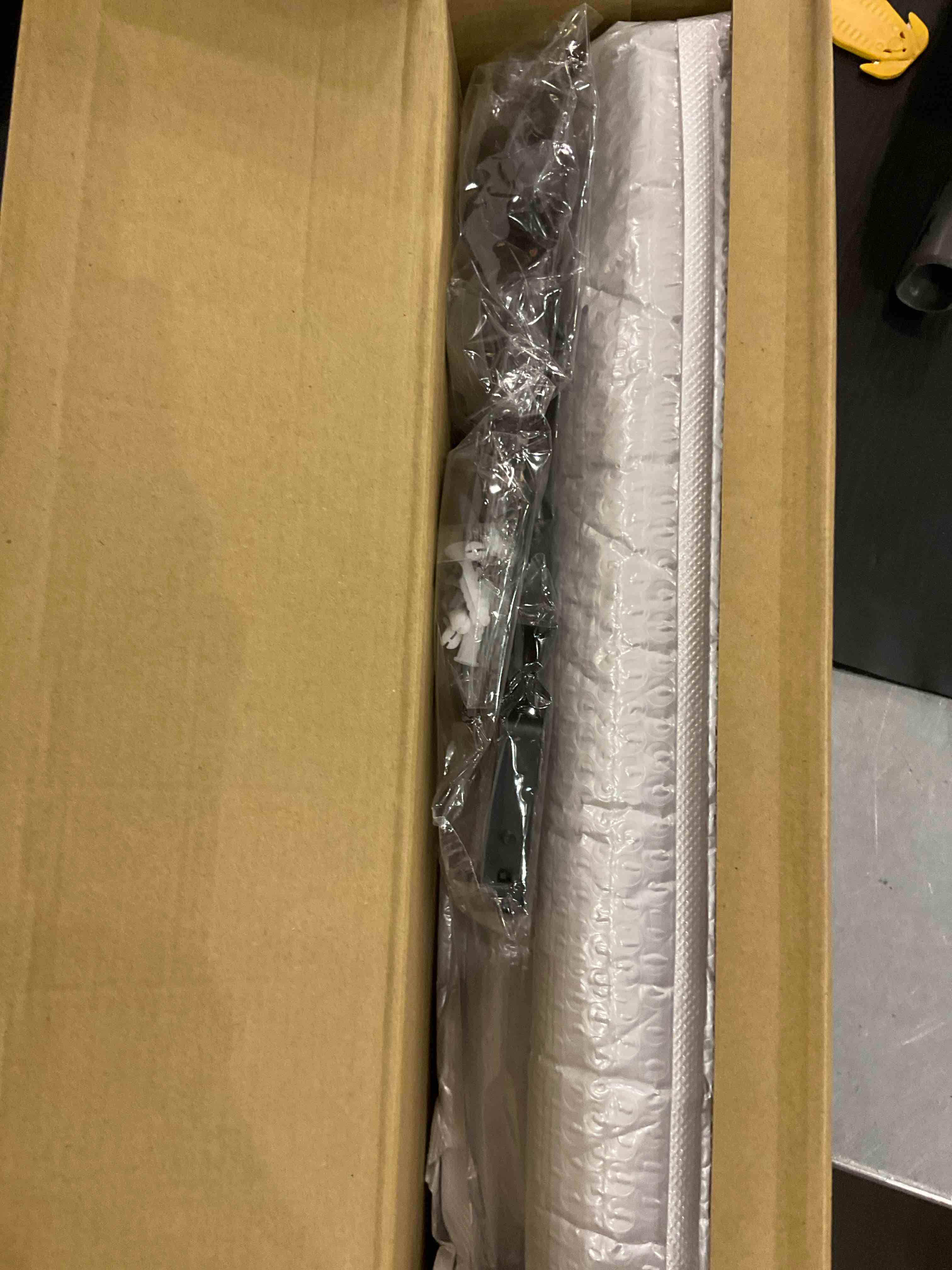 https://s3.amazonaws.com/lotting-images-prod/bidfta/EXS00866530_1699451320743.jpeg