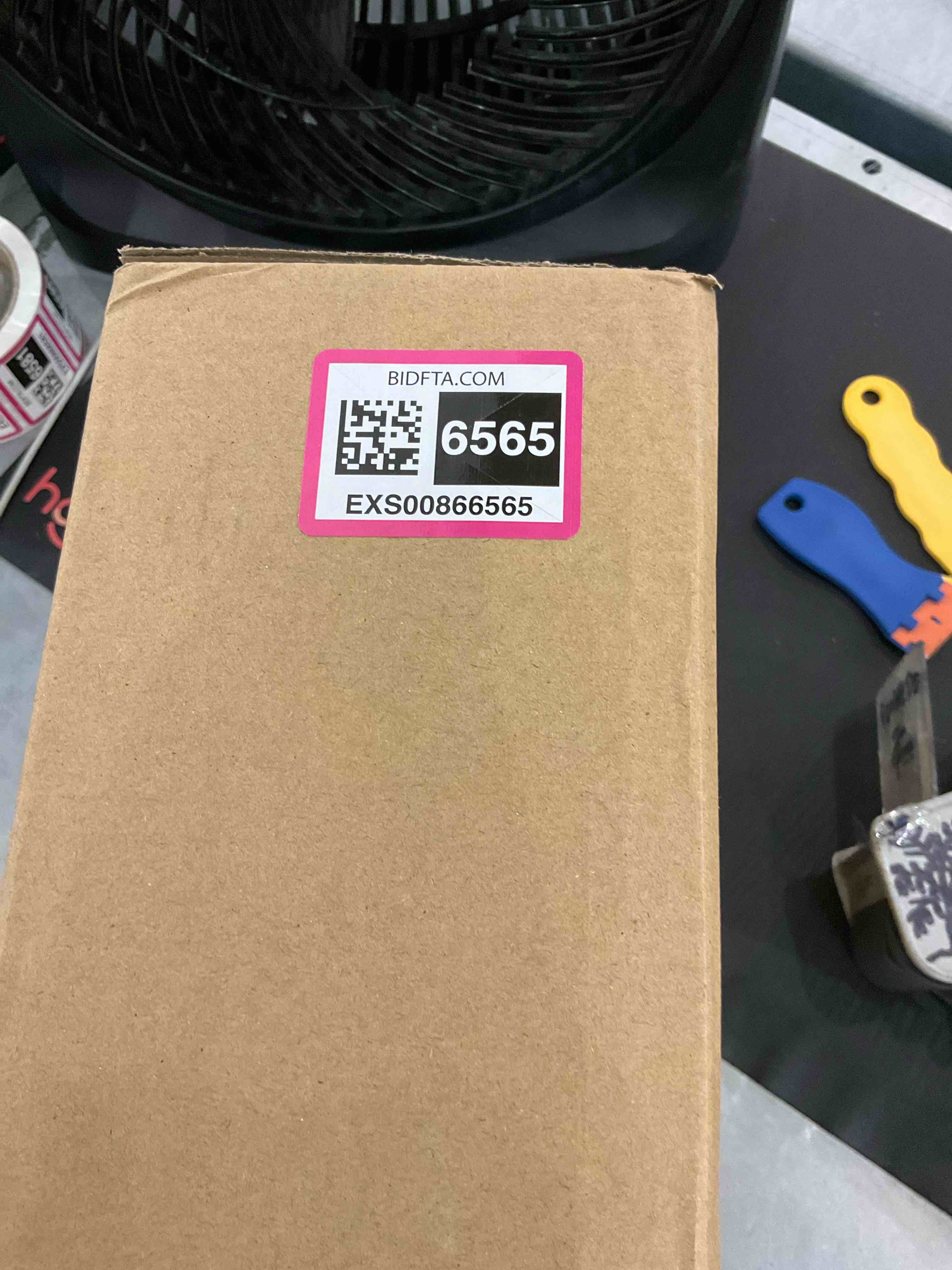 https://s3.amazonaws.com/lotting-images-prod/bidfta/EXS00866565_1699456679291.jpeg