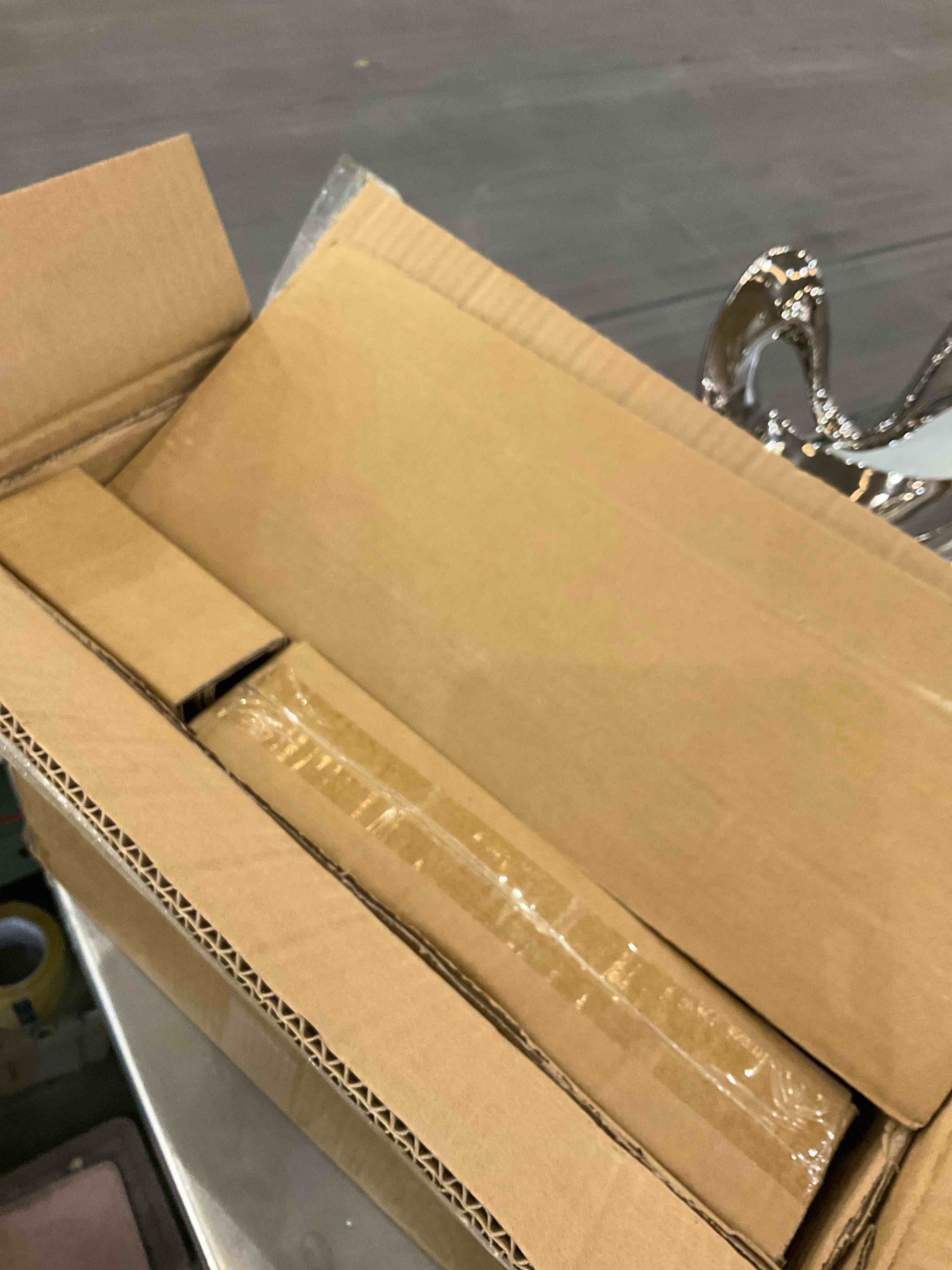 https://s3.amazonaws.com/lotting-images-prod/bidfta/EXS00868611_1699904502492.jpeg