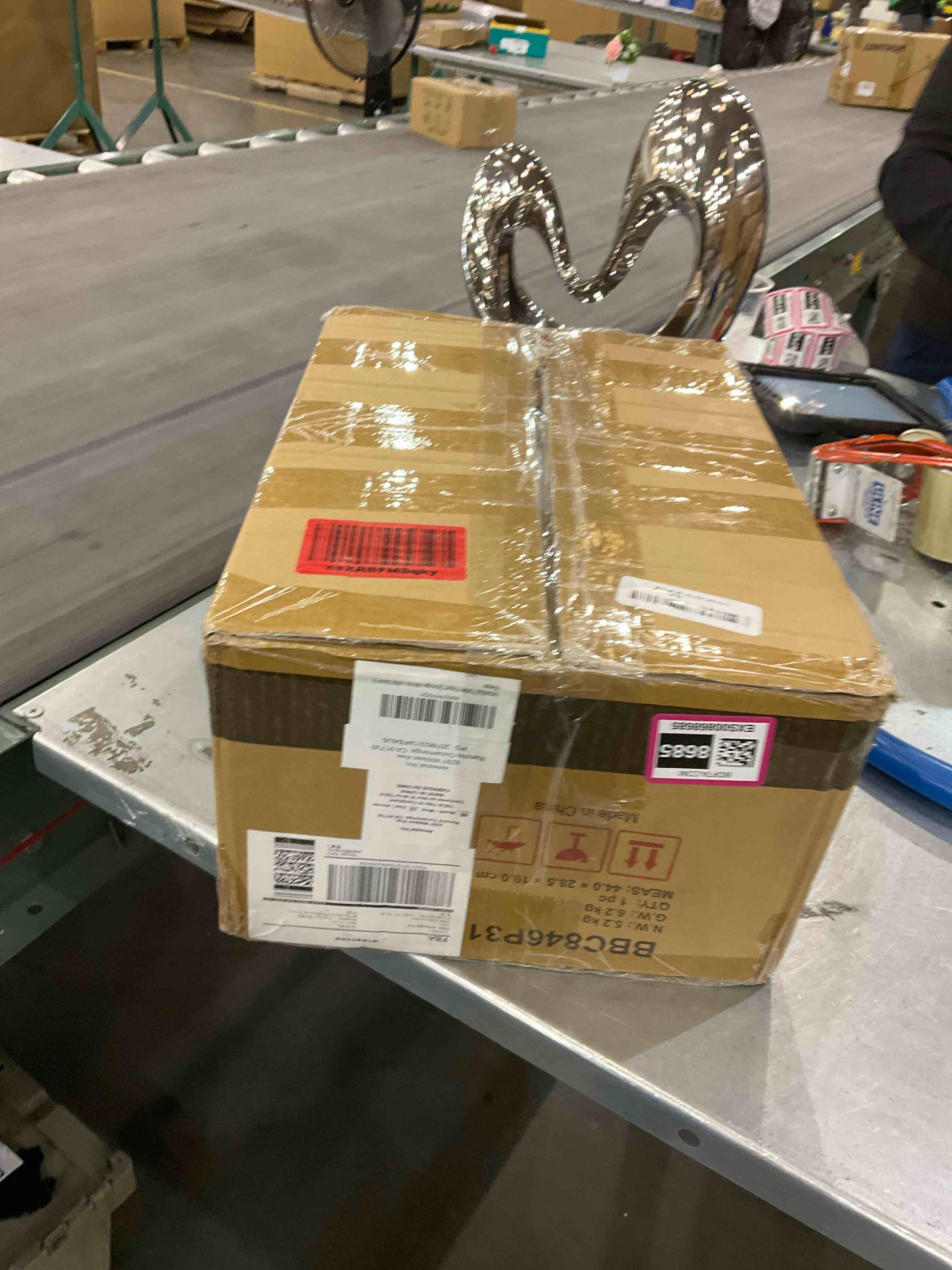 https://s3.amazonaws.com/lotting-images-prod/bidfta/EXS00868685_1699973463856.jpeg