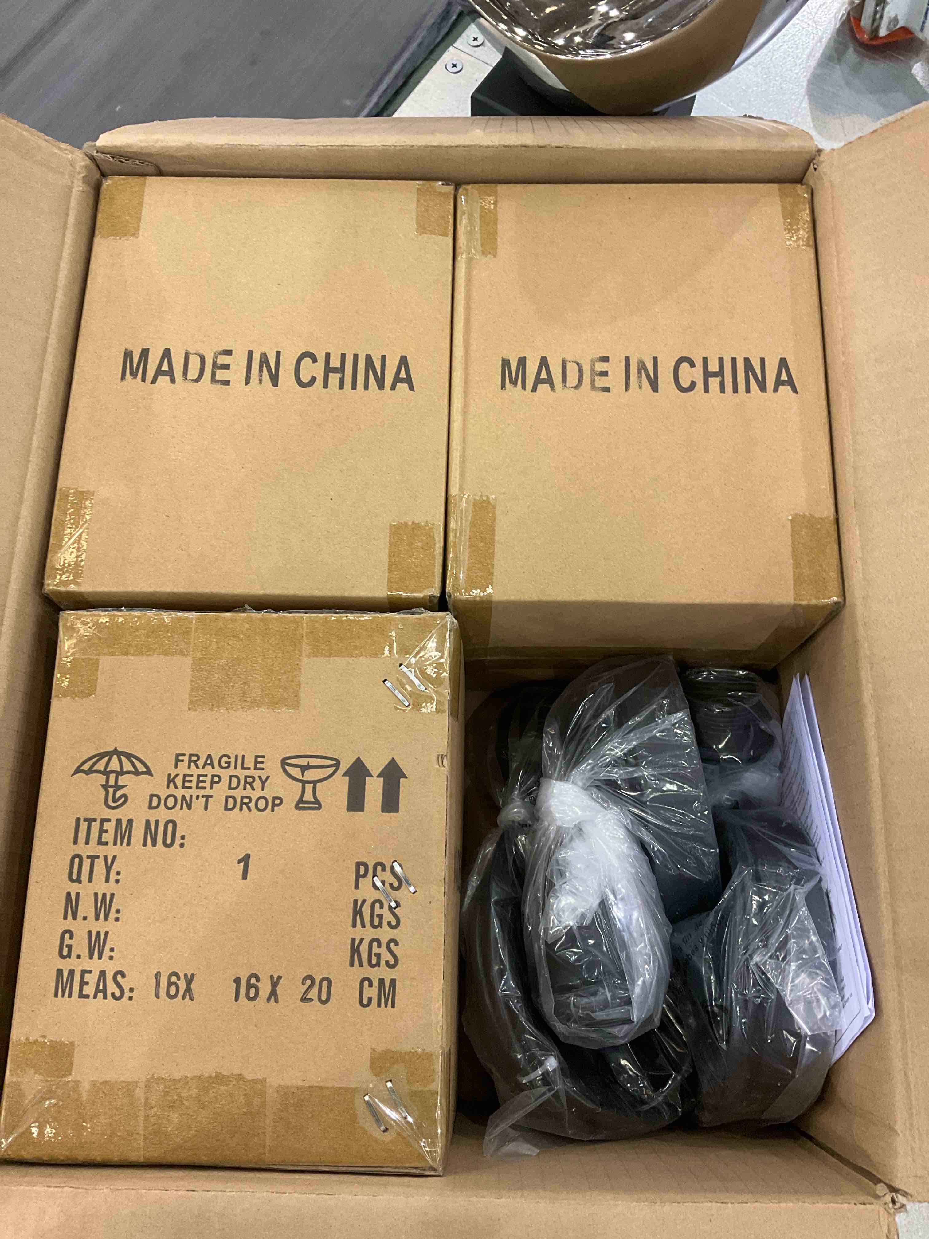 https://s3.amazonaws.com/lotting-images-prod/bidfta/EXS00868715_1699978199662.jpeg