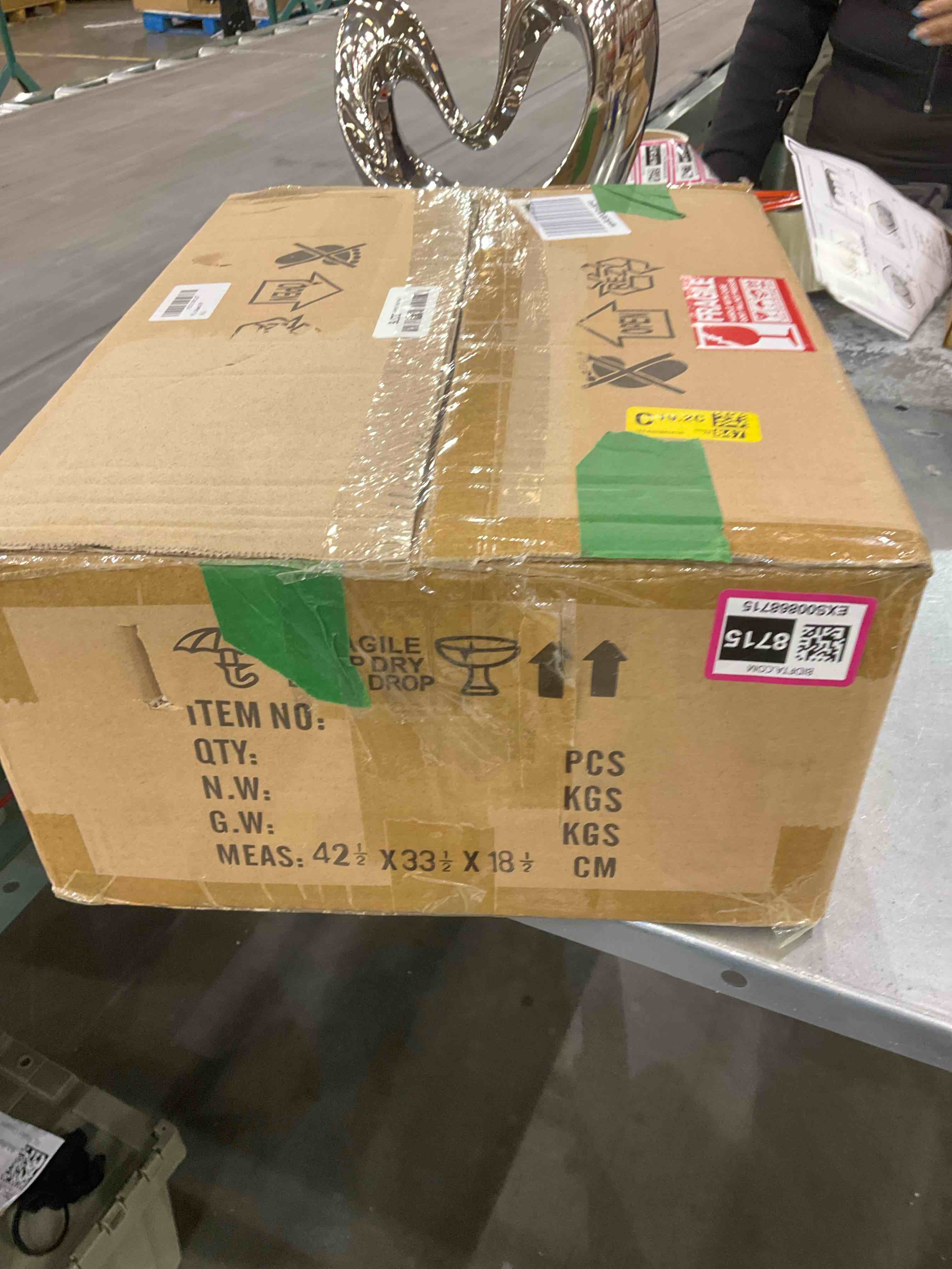 https://s3.amazonaws.com/lotting-images-prod/bidfta/EXS00868715_1699978256739.jpeg