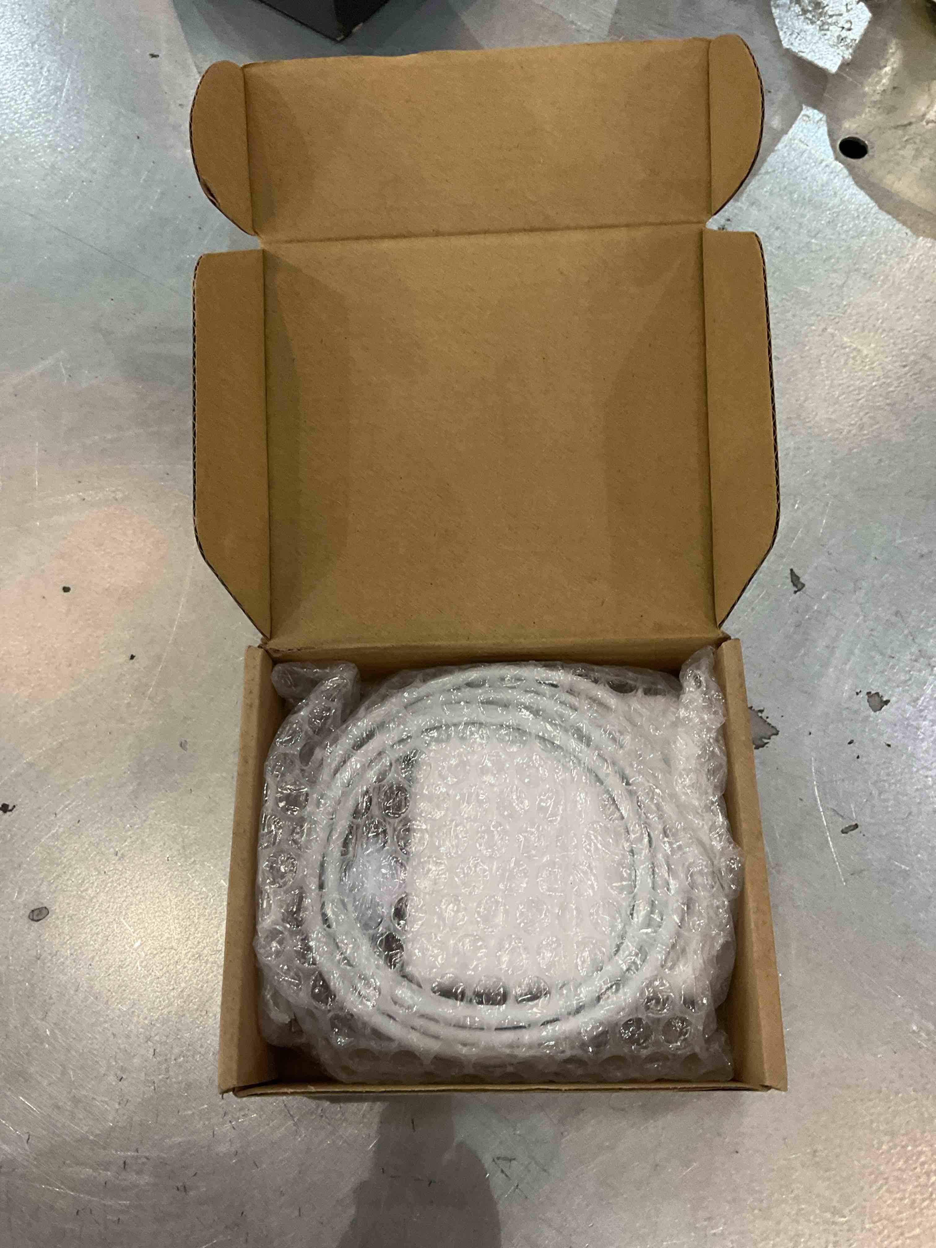https://s3.amazonaws.com/lotting-images-prod/bidfta/EXS00868955_1700070387112.jpeg