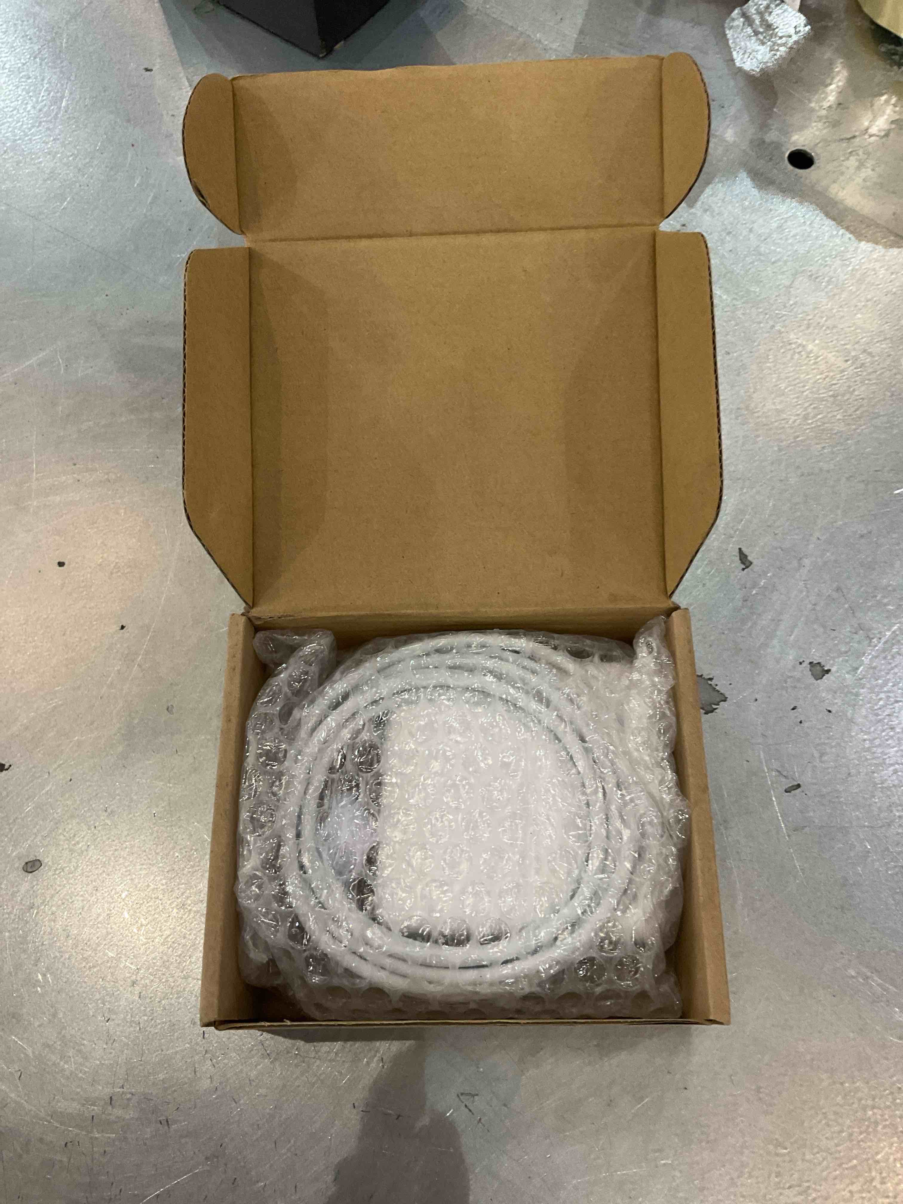 https://s3.amazonaws.com/lotting-images-prod/bidfta/EXS00868955_1700070387966.jpeg
