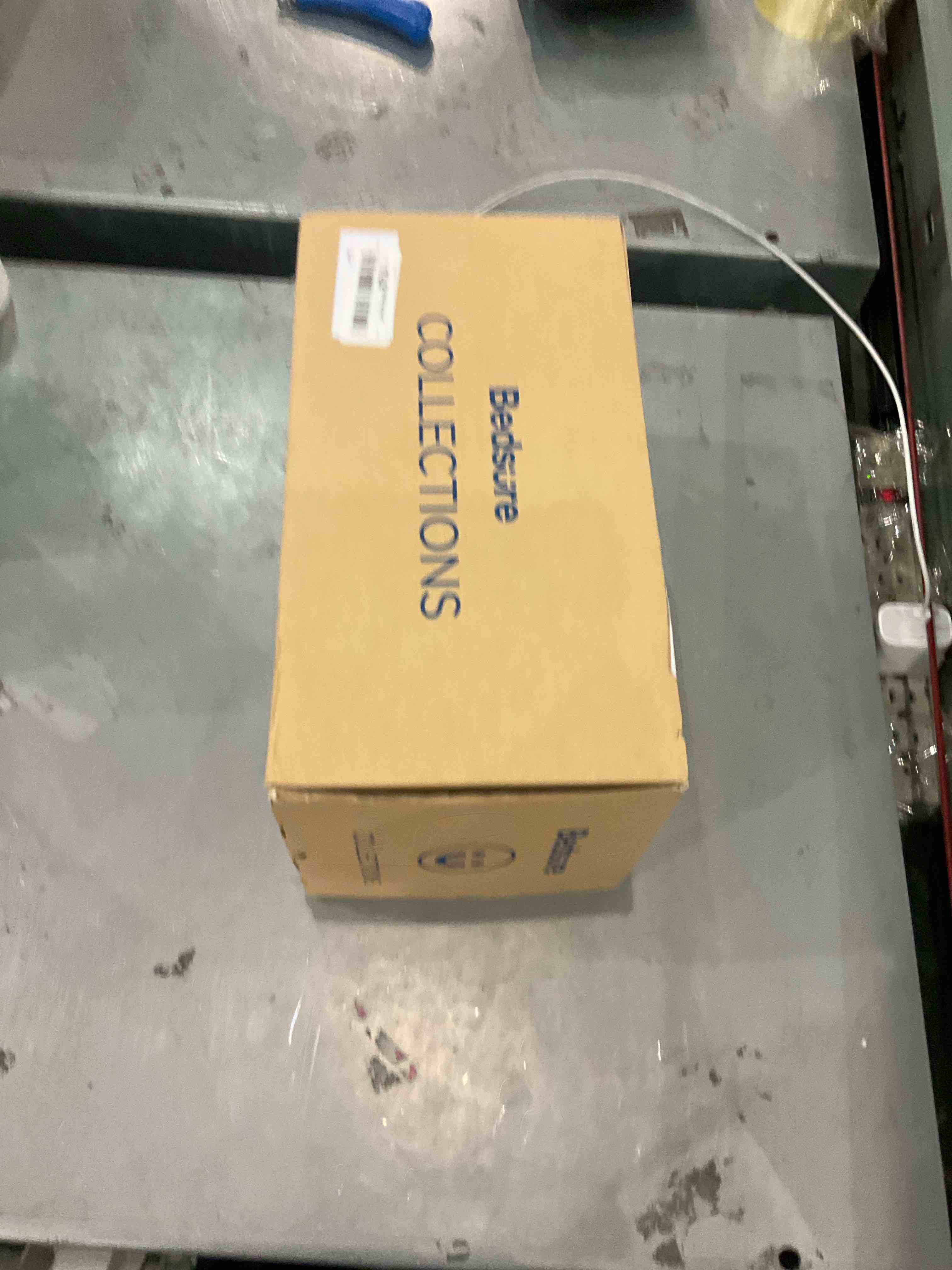 https://s3.amazonaws.com/lotting-images-prod/bidfta/EXS00869630_1700054974652.jpeg