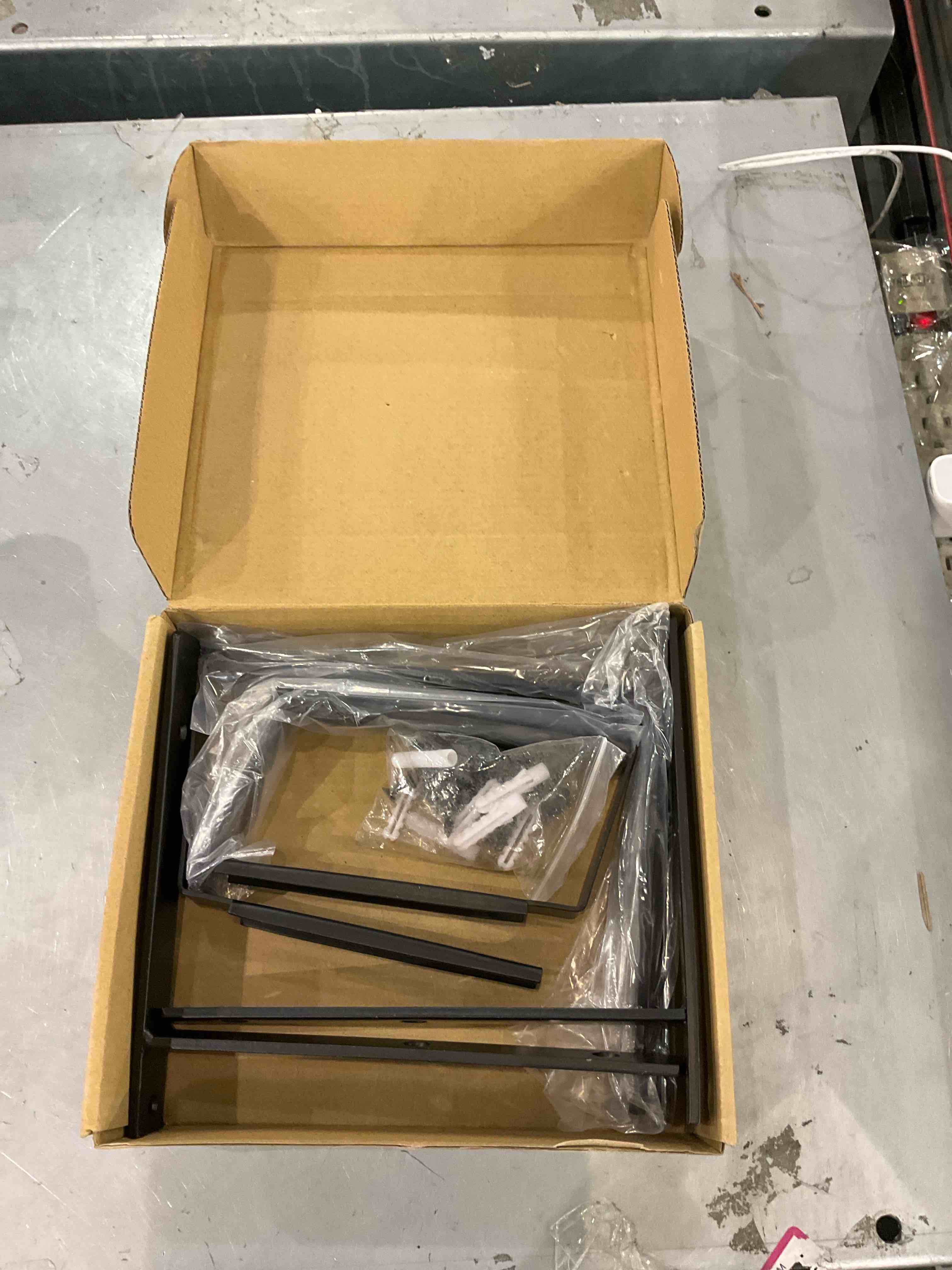 https://s3.amazonaws.com/lotting-images-prod/bidfta/EXS00869809_1700139623834.jpeg