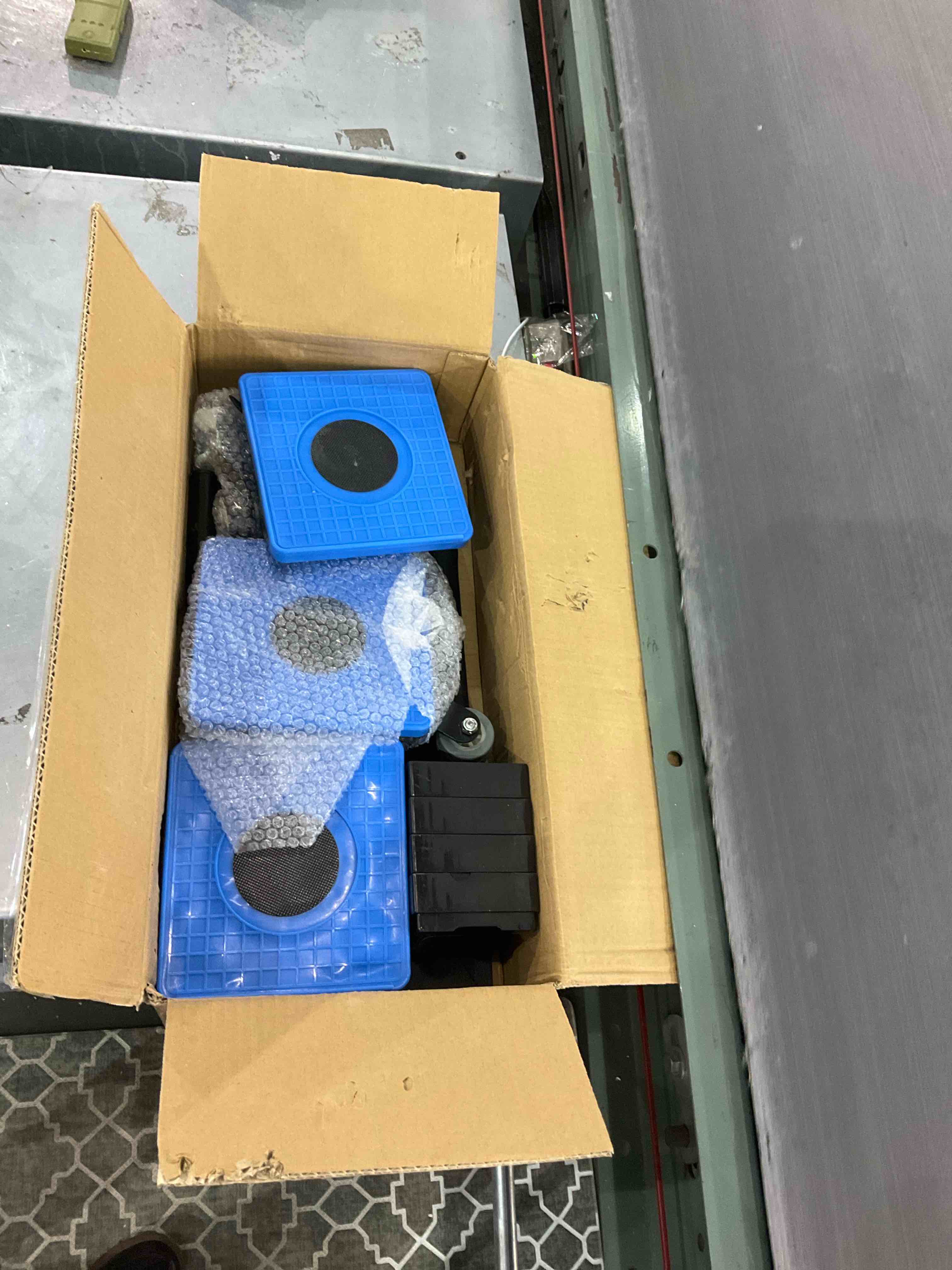 https://s3.amazonaws.com/lotting-images-prod/bidfta/EXS00869967_1700224055360.jpeg