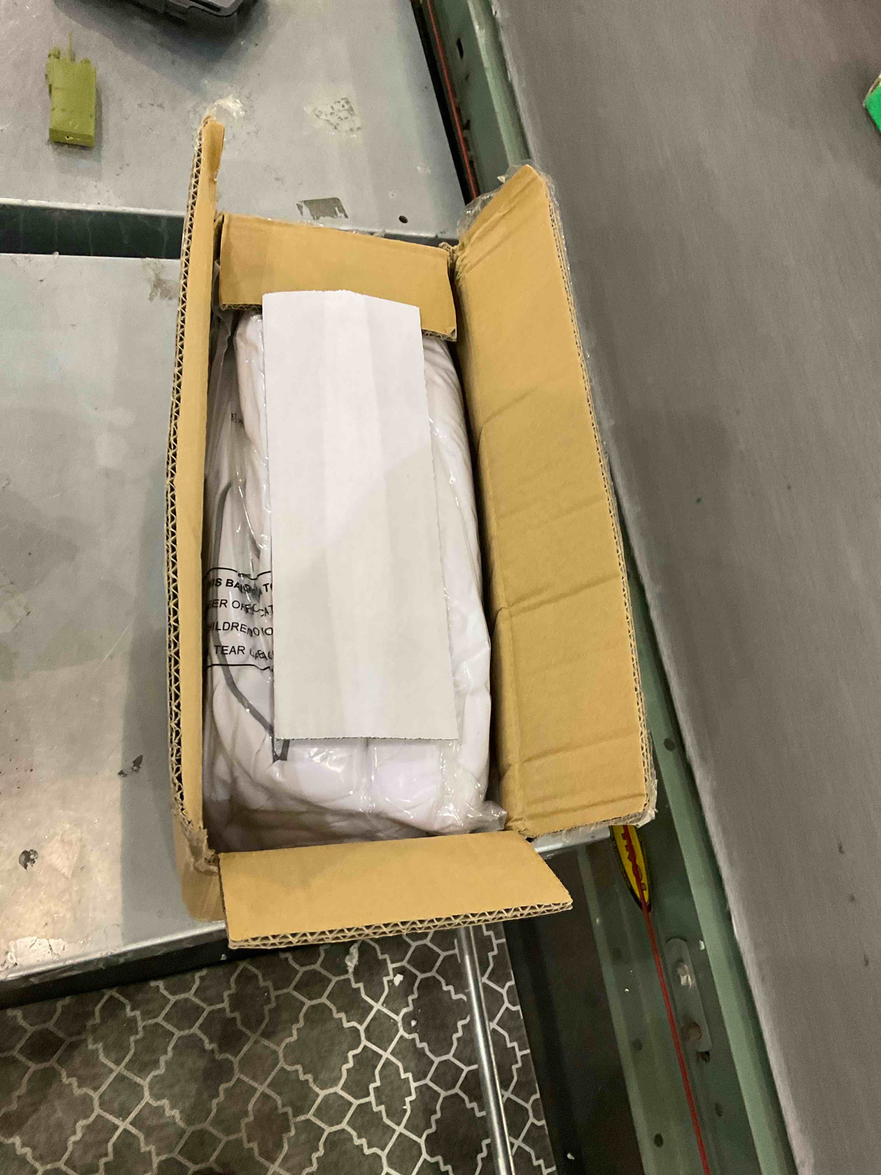 https://s3.amazonaws.com/lotting-images-prod/bidfta/EXS00869969_1700224366678.jpeg