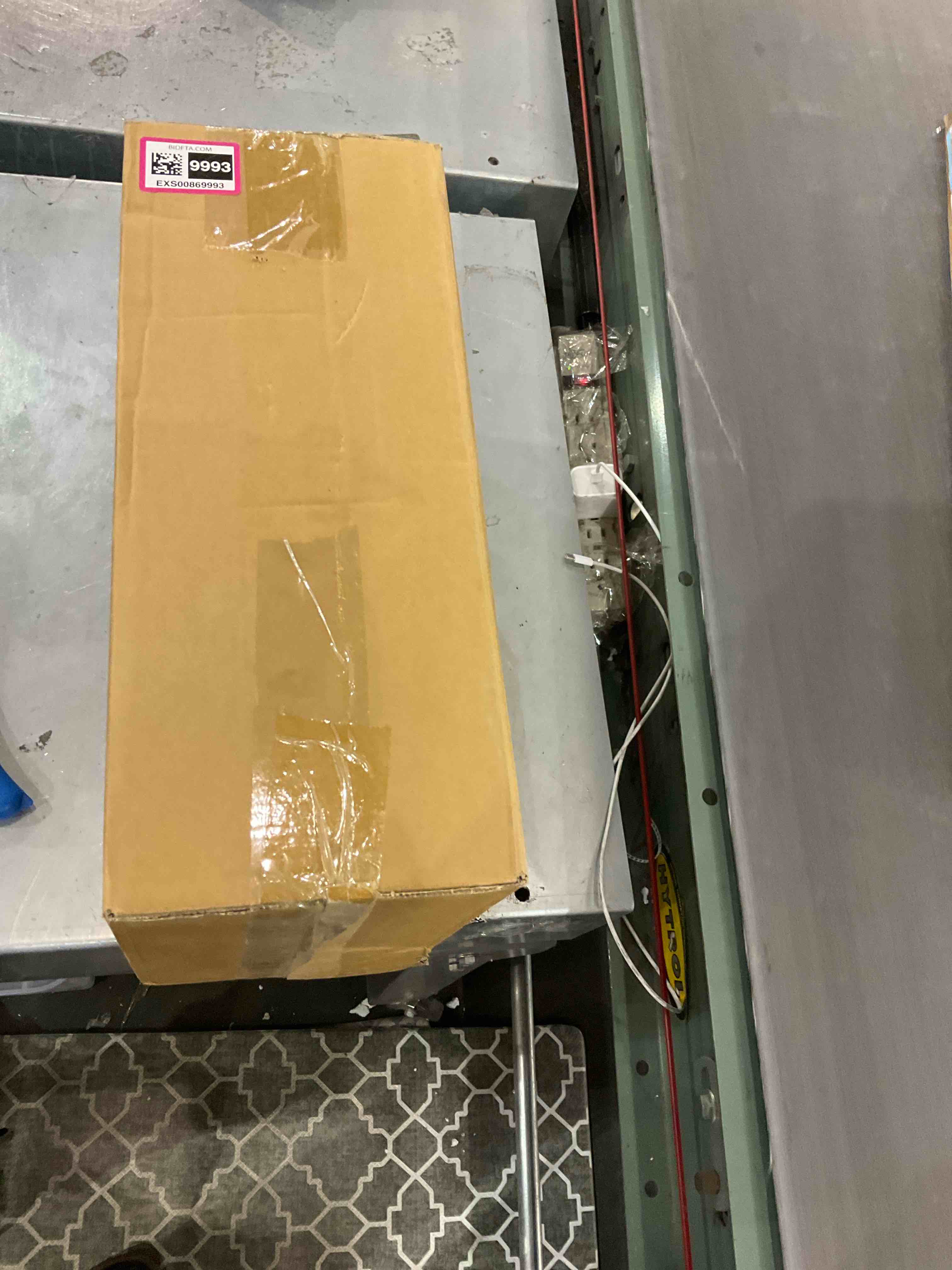 https://s3.amazonaws.com/lotting-images-prod/bidfta/EXS00869993_1700232877376.jpeg