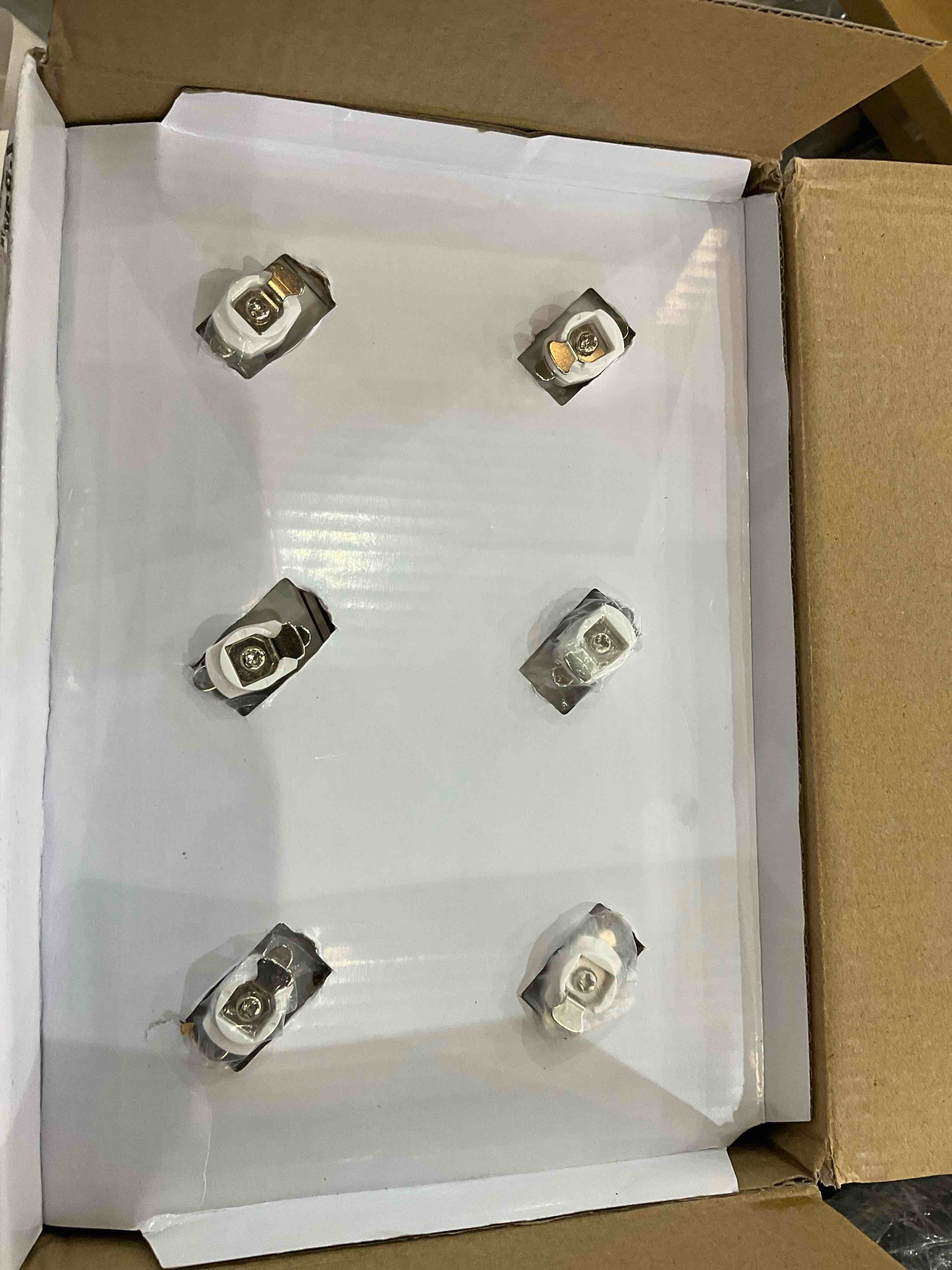 https://s3.amazonaws.com/lotting-images-prod/bidfta/EXS00870585_1698777331426.jpeg