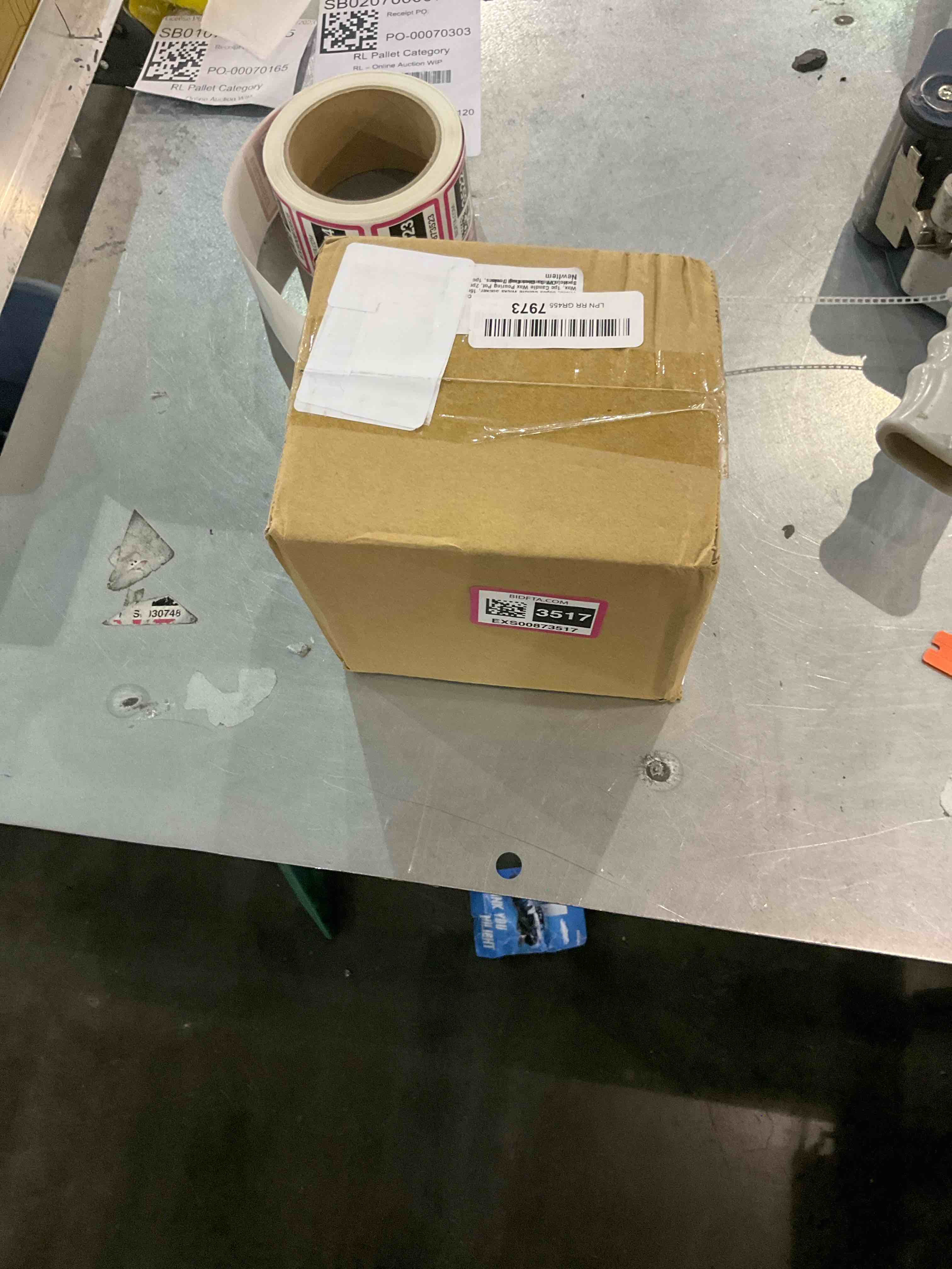 https://s3.amazonaws.com/lotting-images-prod/bidfta/EXS00873517_1698752490837.jpeg