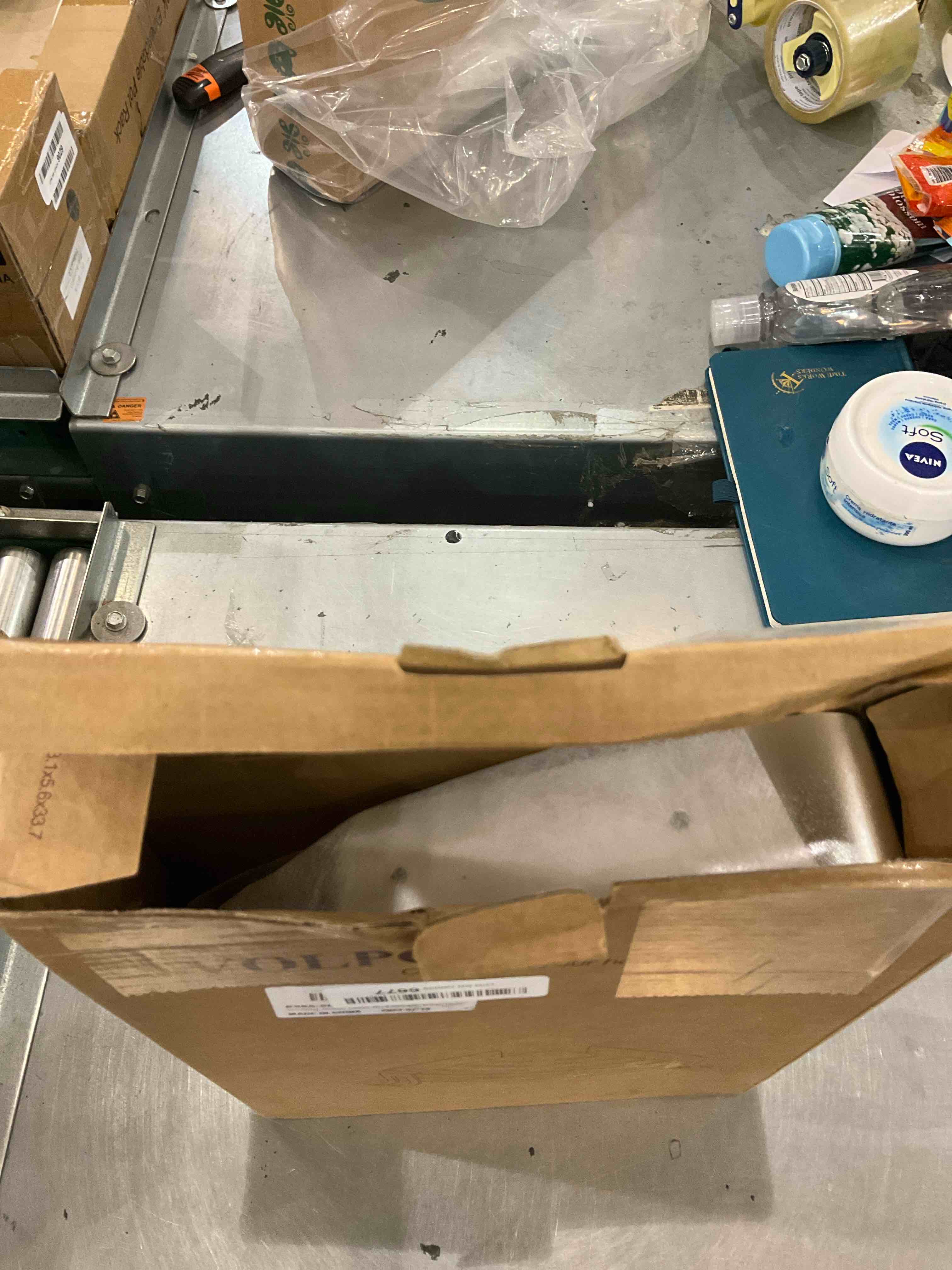 https://s3.amazonaws.com/lotting-images-prod/bidfta/EXS00874432_1698858225268.jpeg