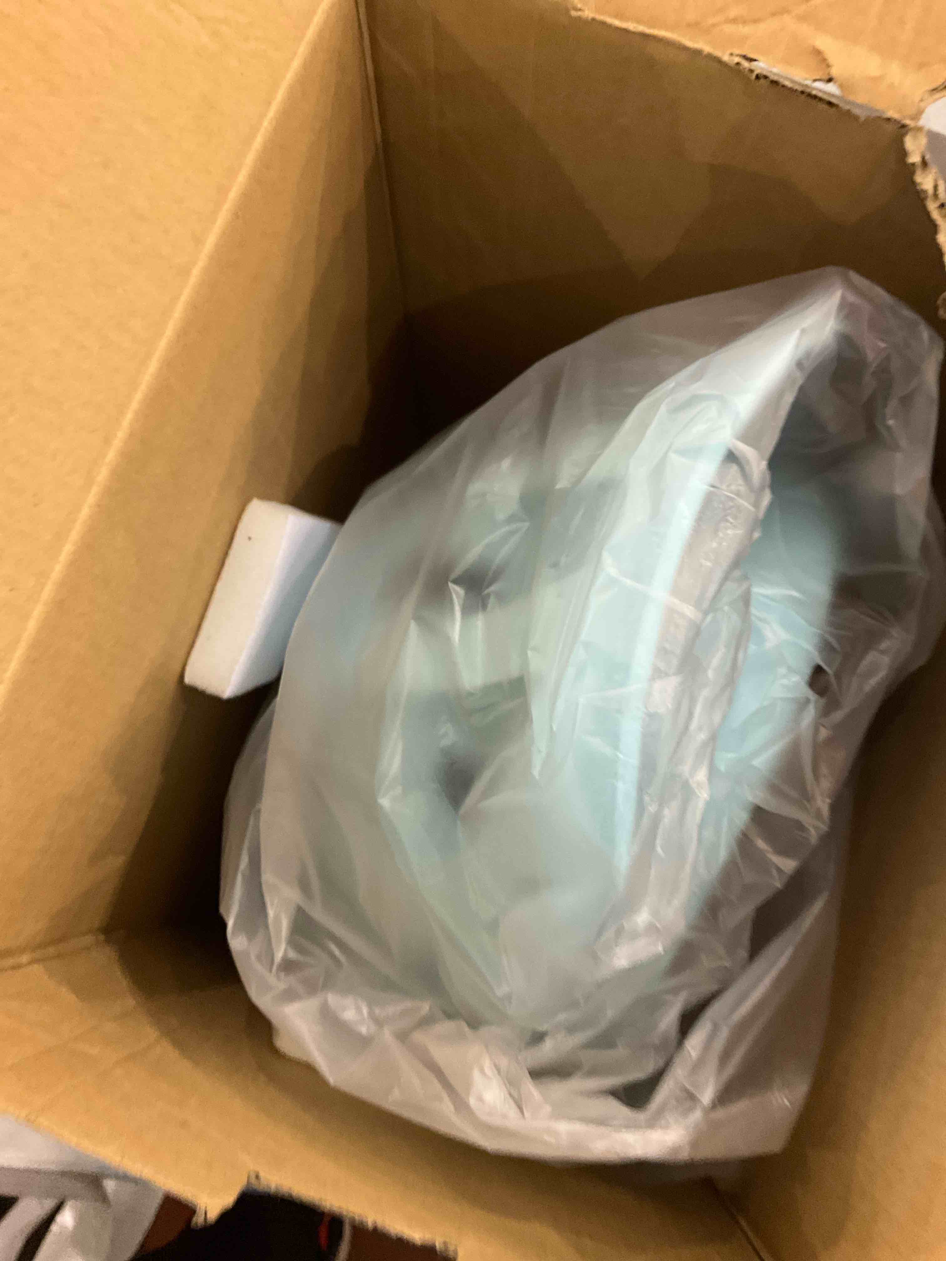 https://s3.amazonaws.com/lotting-images-prod/bidfta/EXS00875648_1698762750496.jpeg