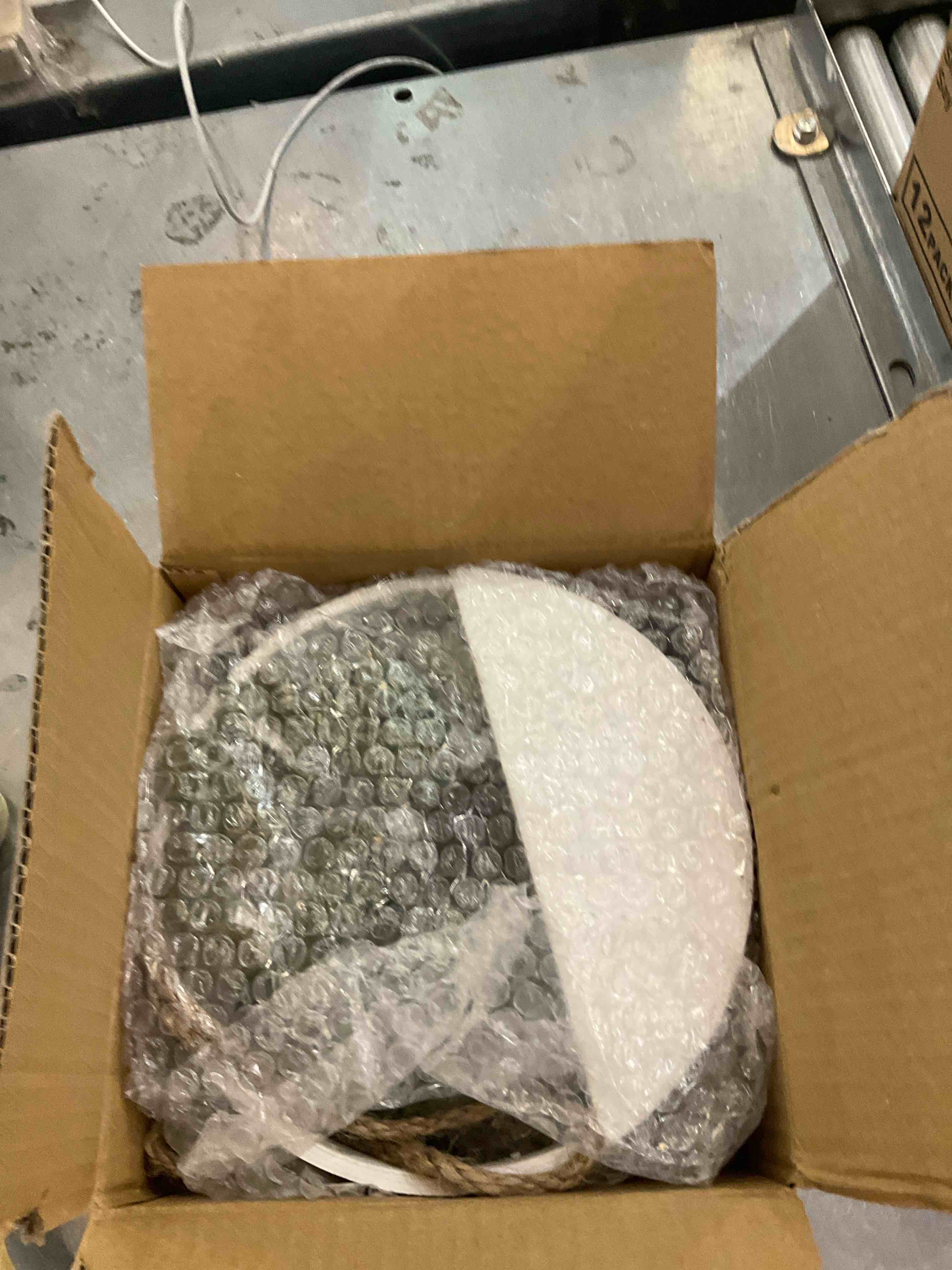 https://s3.amazonaws.com/lotting-images-prod/bidfta/EXS00875714_1698773593467.jpeg