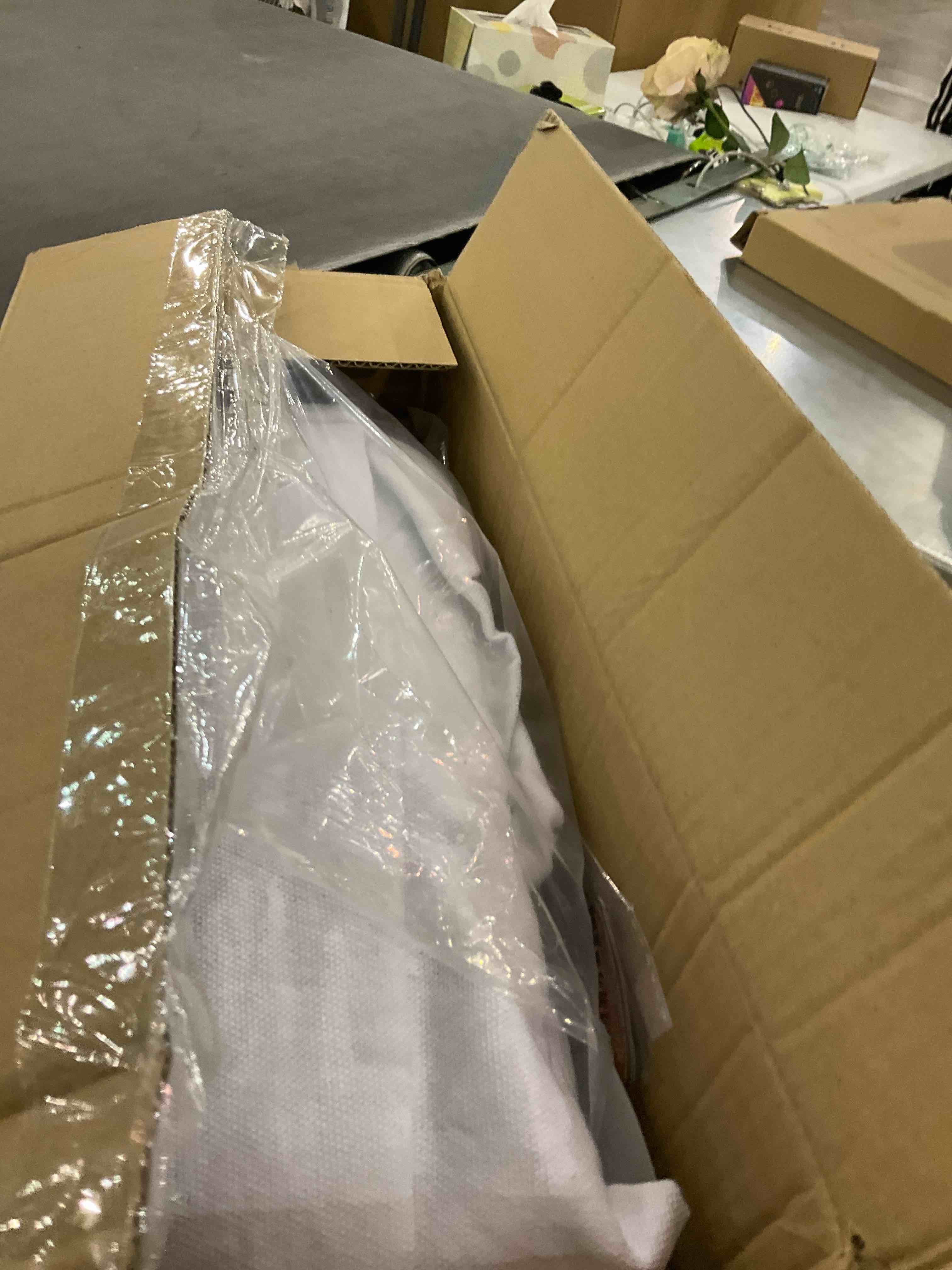 https://s3.amazonaws.com/lotting-images-prod/bidfta/EXS00876259_1700246368348.jpeg