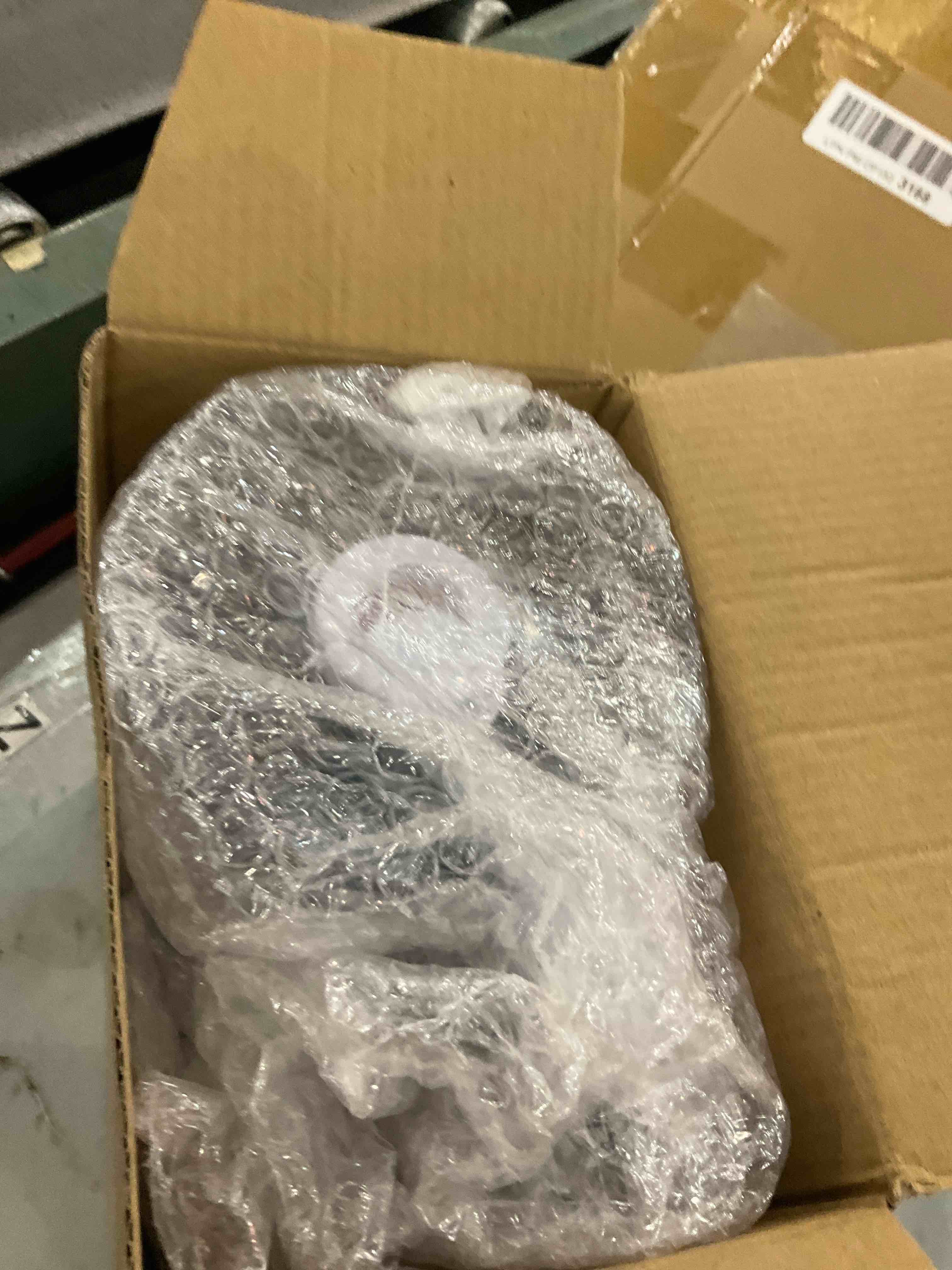 https://s3.amazonaws.com/lotting-images-prod/bidfta/EXS00876422_1700502384107.jpeg