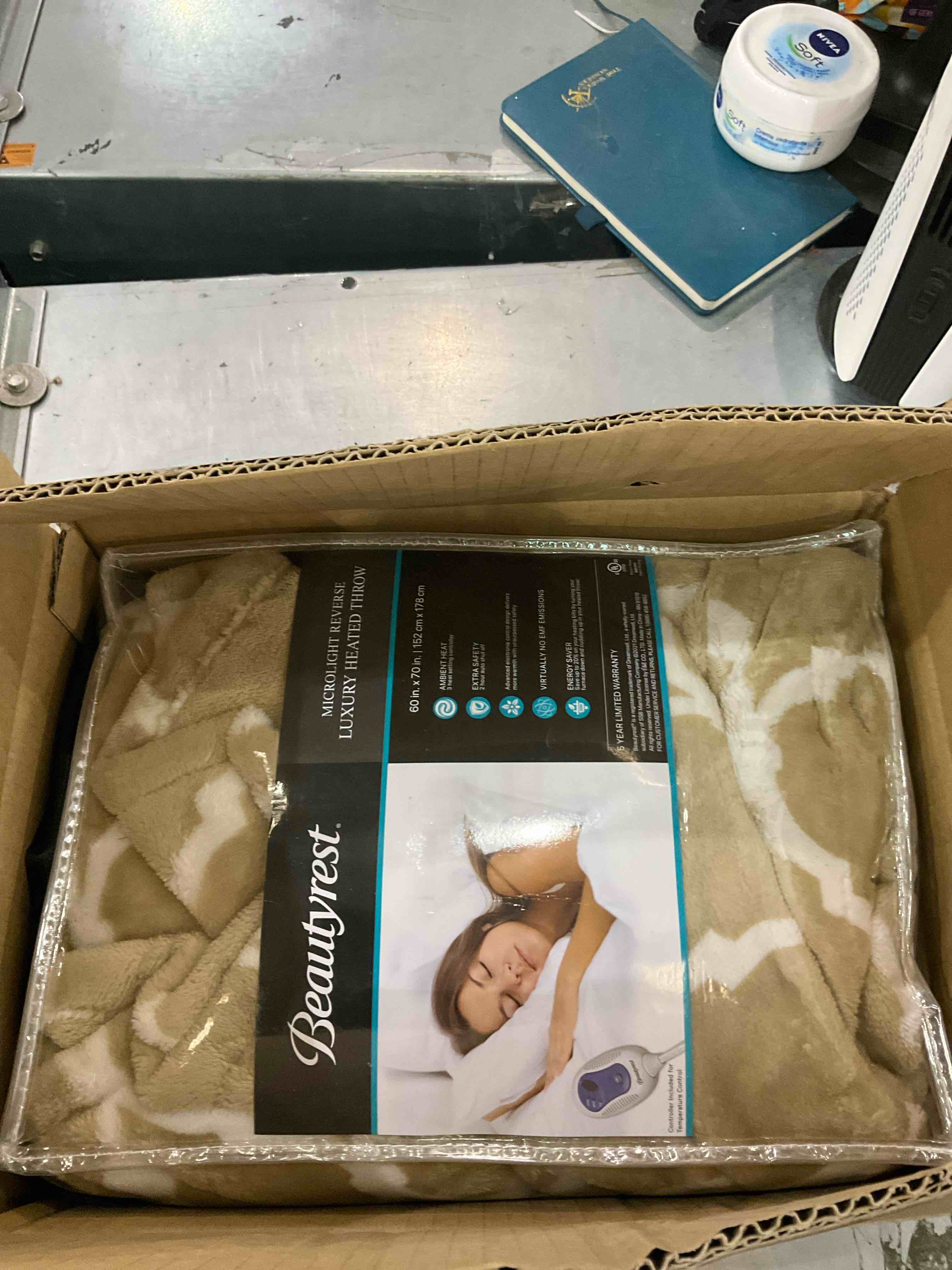 https://s3.amazonaws.com/lotting-images-prod/bidfta/EXS00876906_1698686942983.jpeg