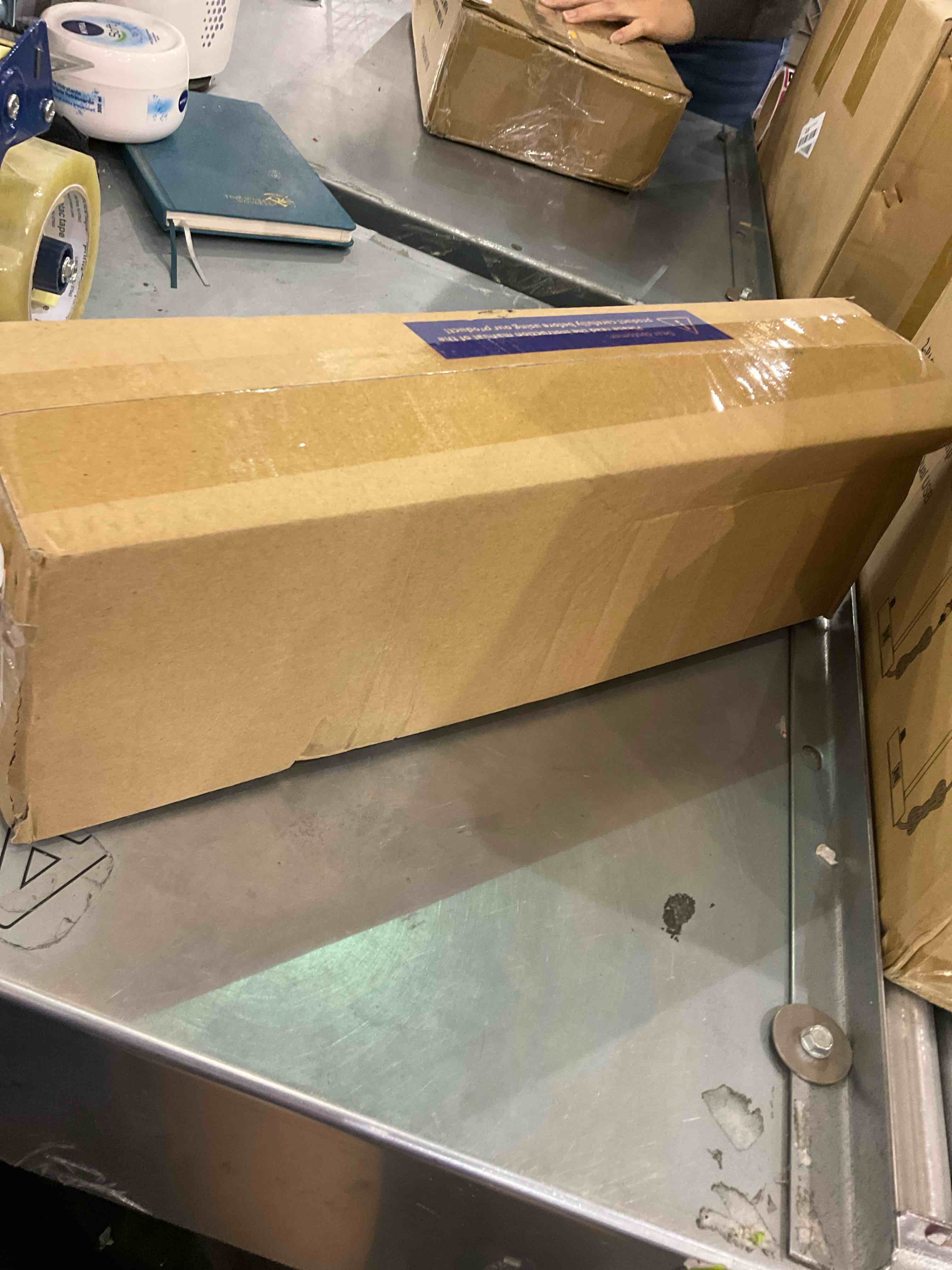 https://s3.amazonaws.com/lotting-images-prod/bidfta/EXS00877006_1698681402305.jpeg