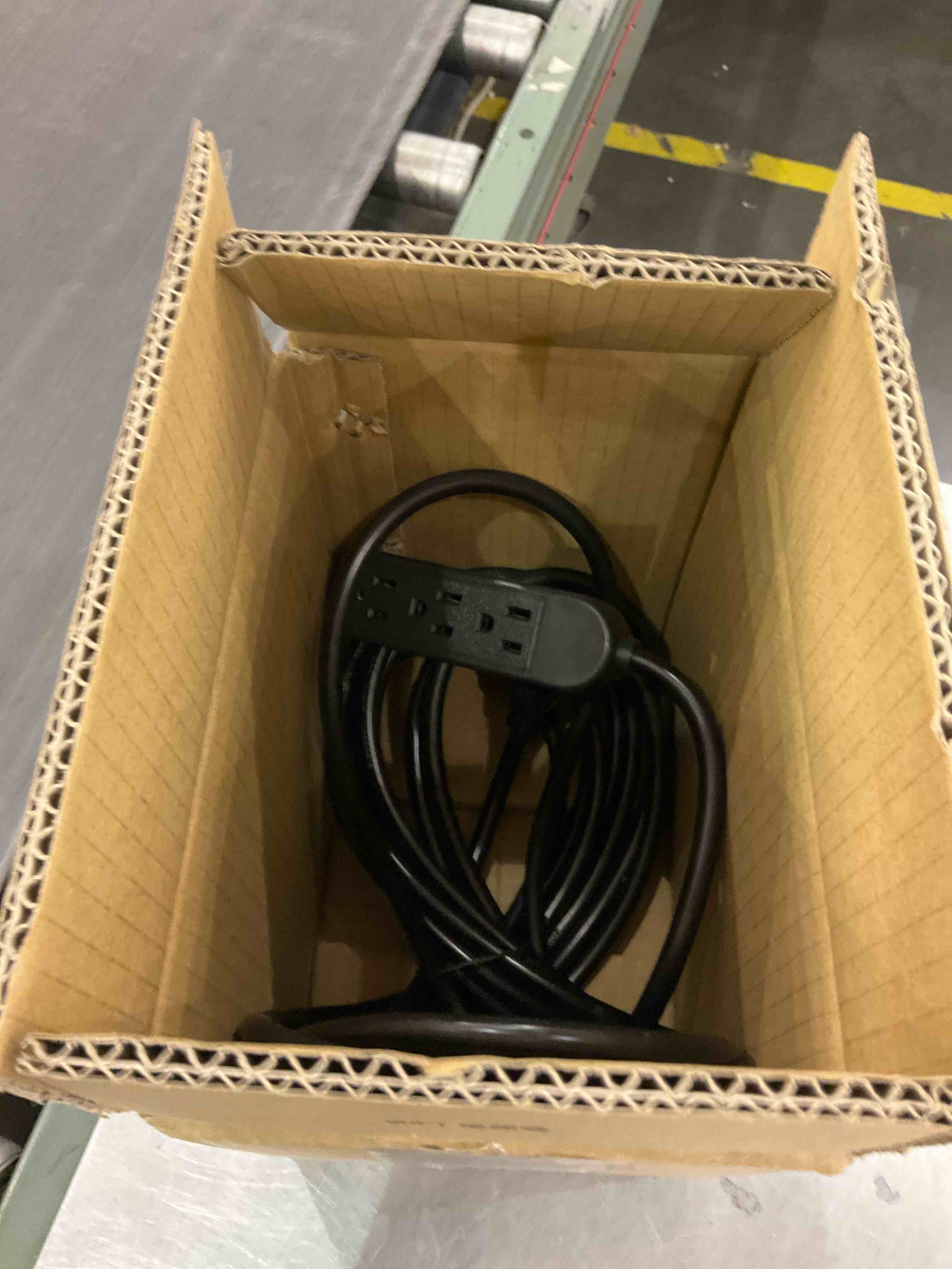 https://s3.amazonaws.com/lotting-images-prod/bidfta/EXS00878885_1705601259860.jpeg