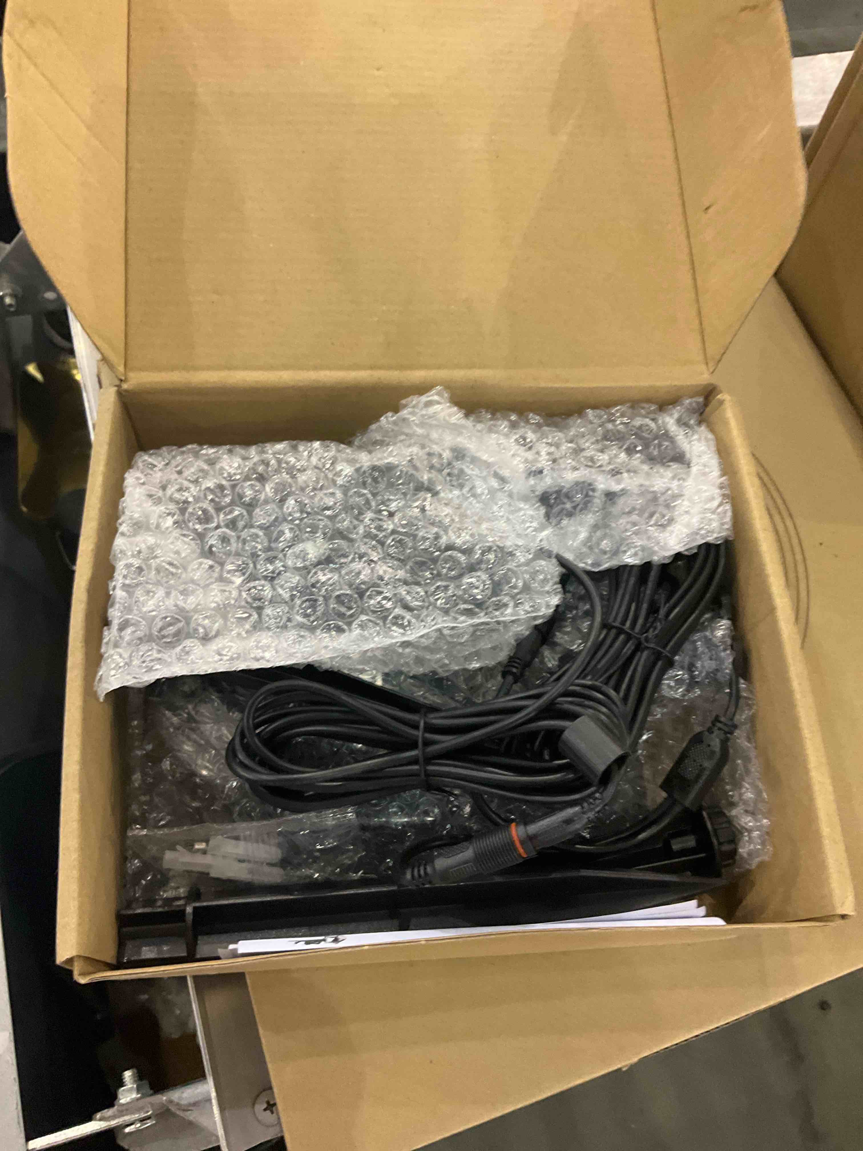 https://s3.amazonaws.com/lotting-images-prod/bidfta/EXS00880085_1700570933382.jpeg