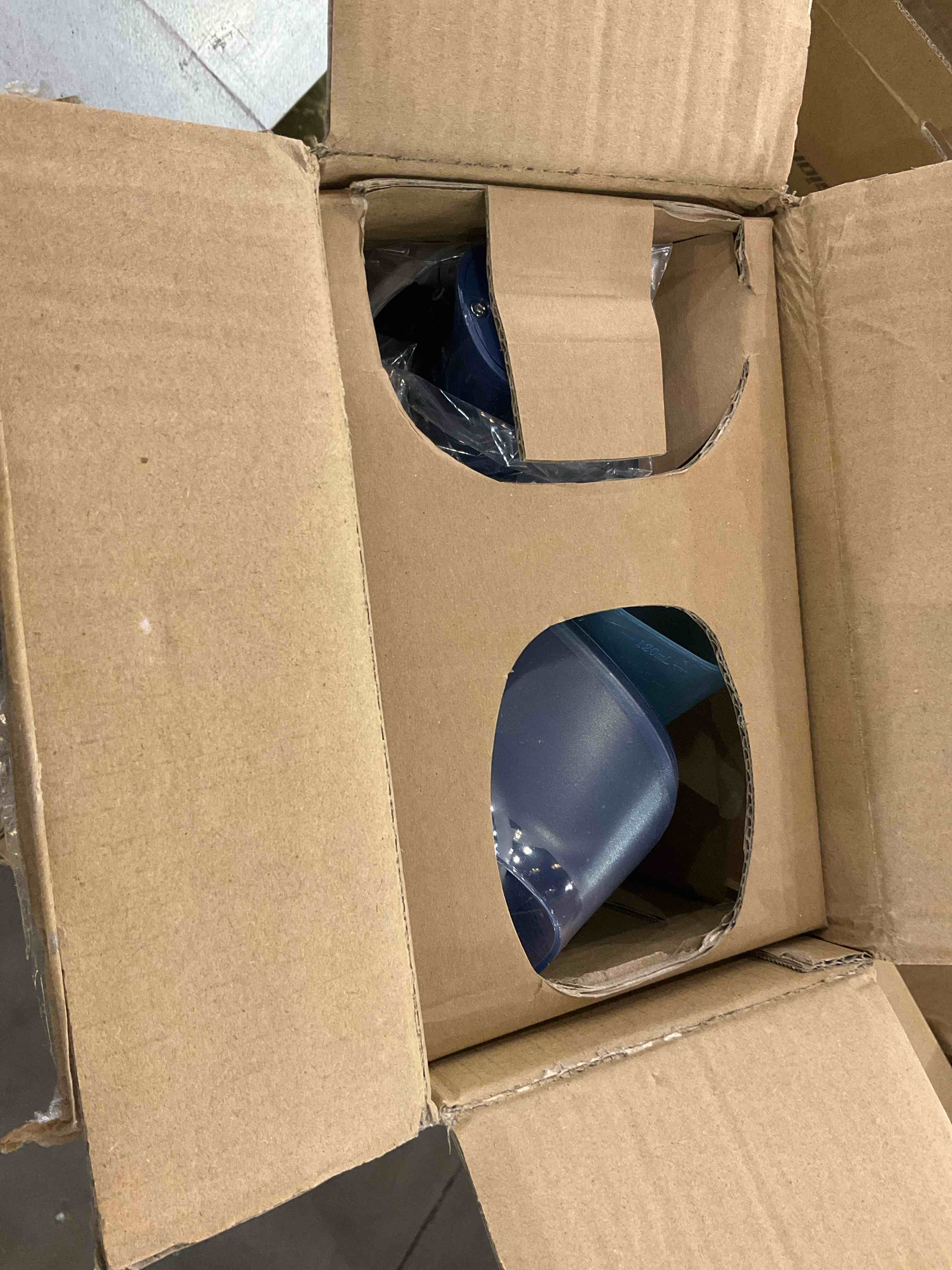 https://s3.amazonaws.com/lotting-images-prod/bidfta/EXS00880253_1701097331942.jpeg
