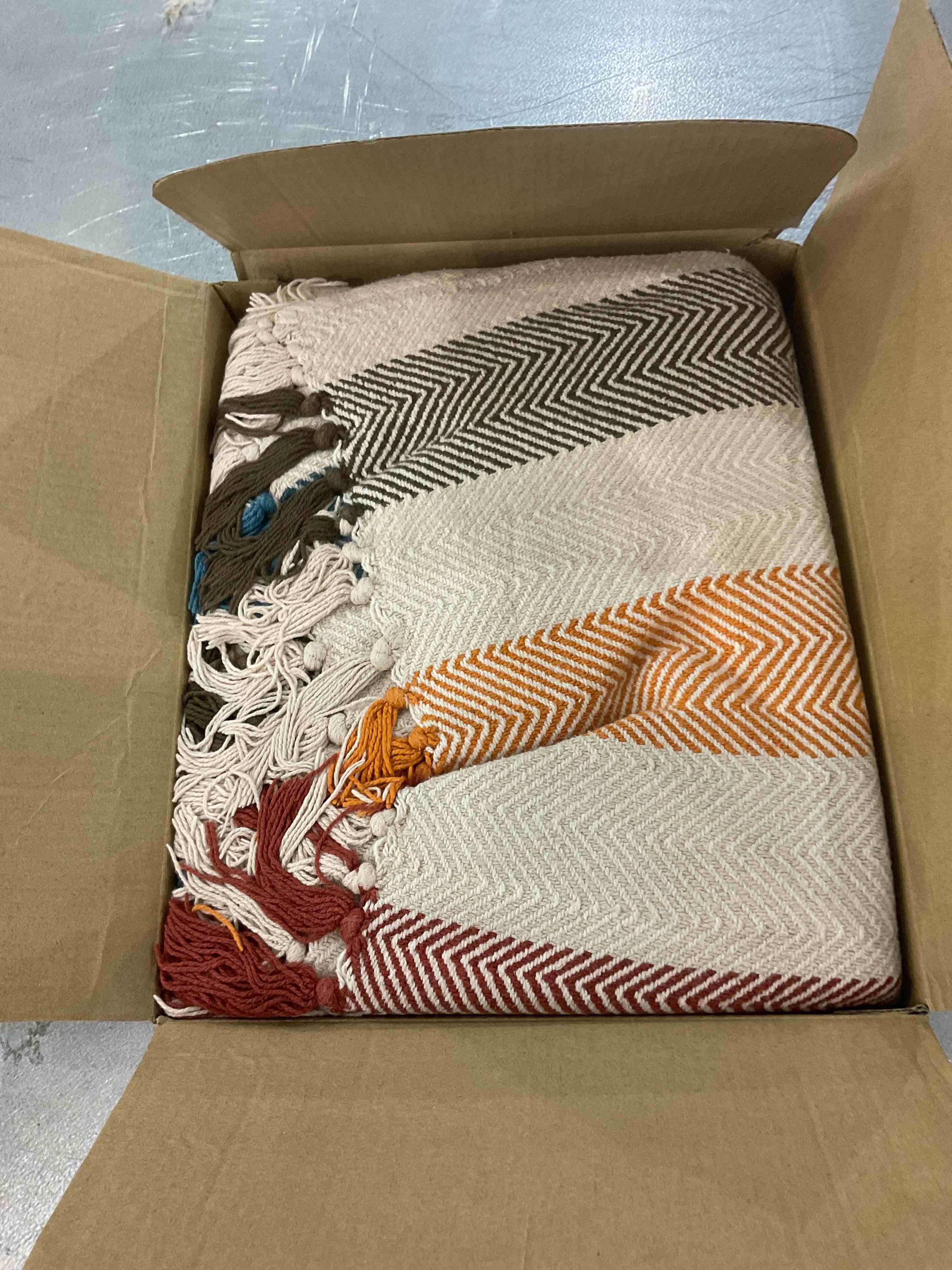 https://s3.amazonaws.com/lotting-images-prod/bidfta/EXS00880637_1700659051555.jpeg