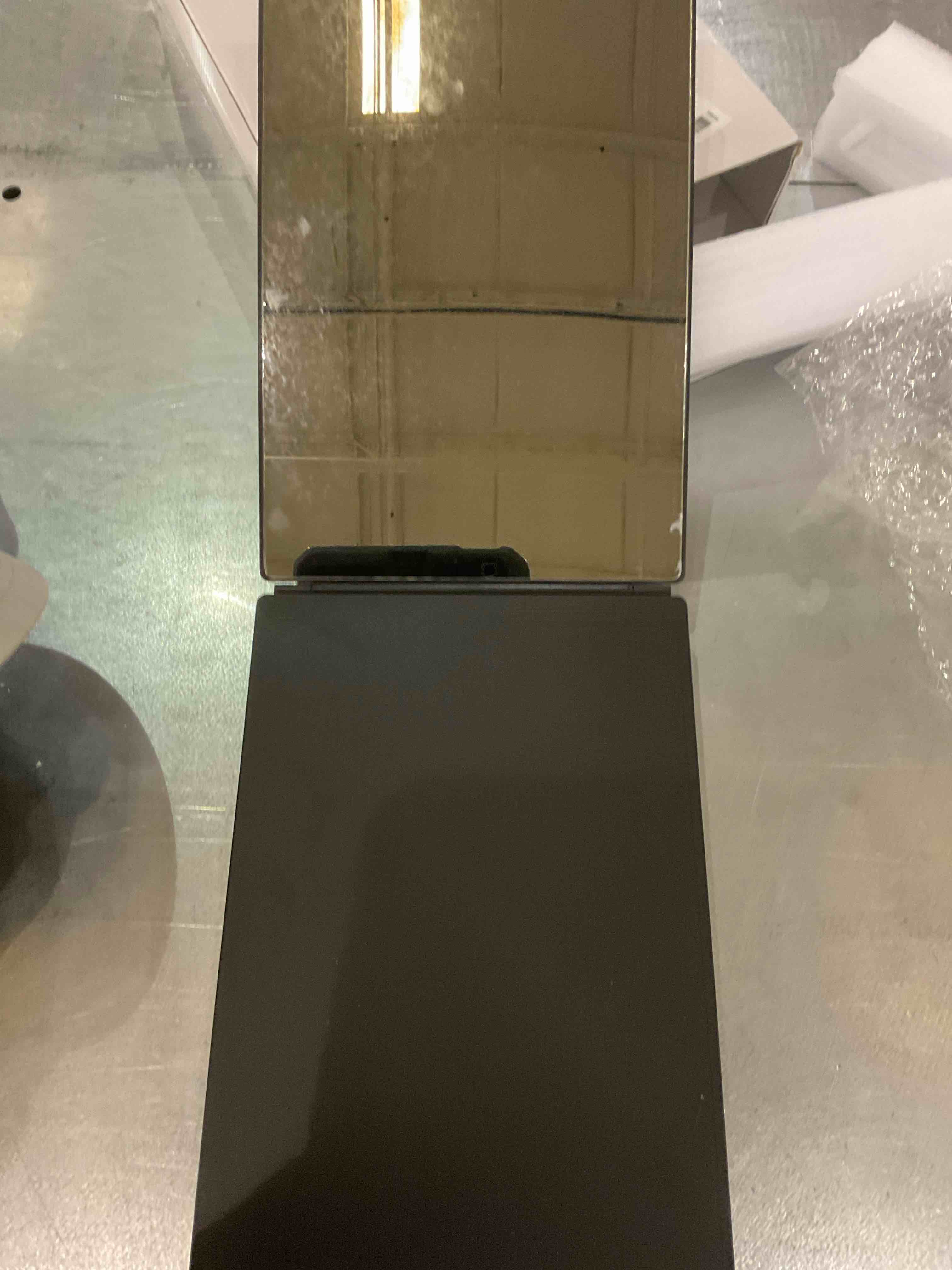 https://s3.amazonaws.com/lotting-images-prod/bidfta/EXS00880693_1700669661911.jpeg
