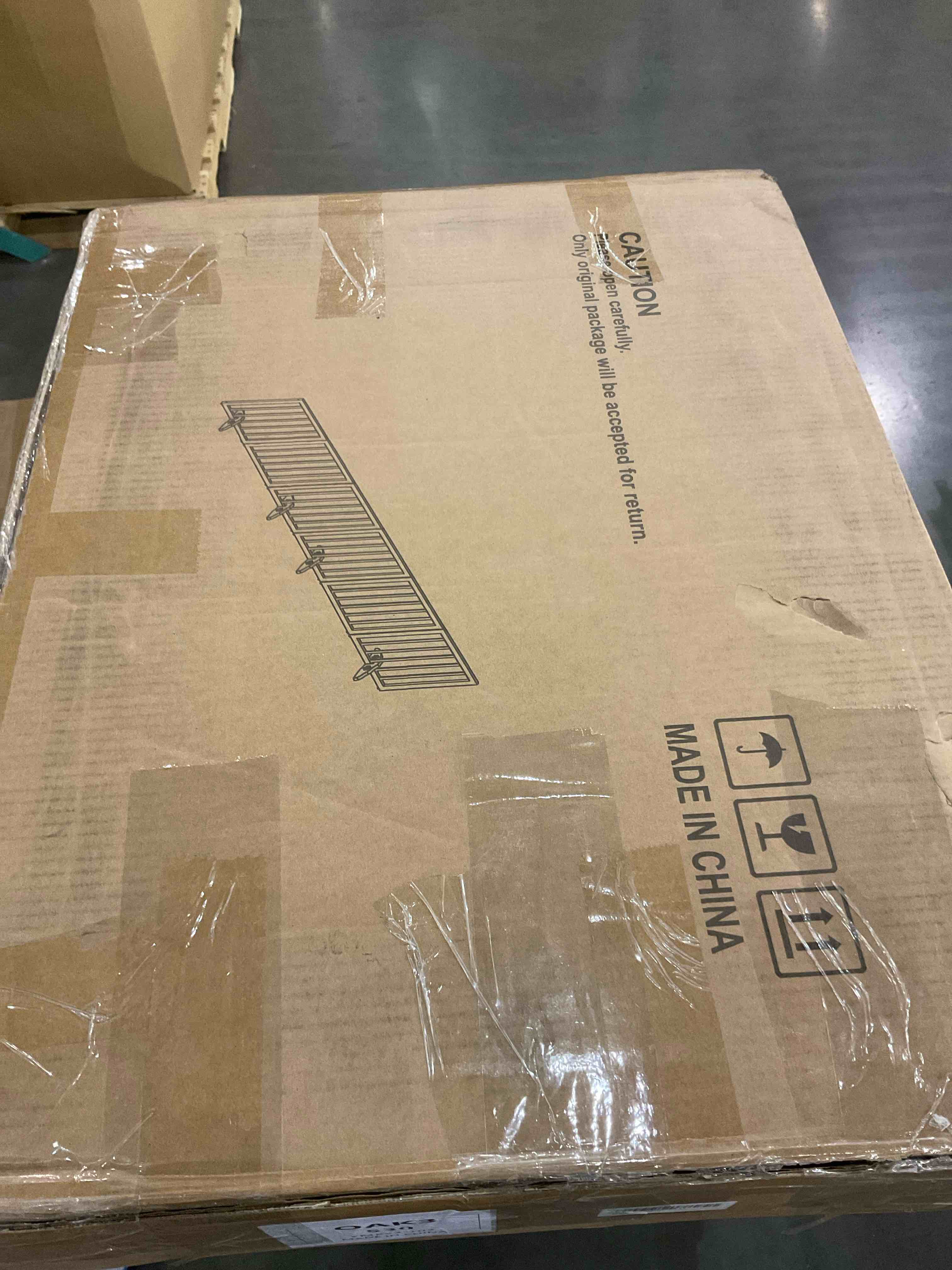 https://s3.amazonaws.com/lotting-images-prod/bidfta/EXS00880776_1701087321310.jpeg