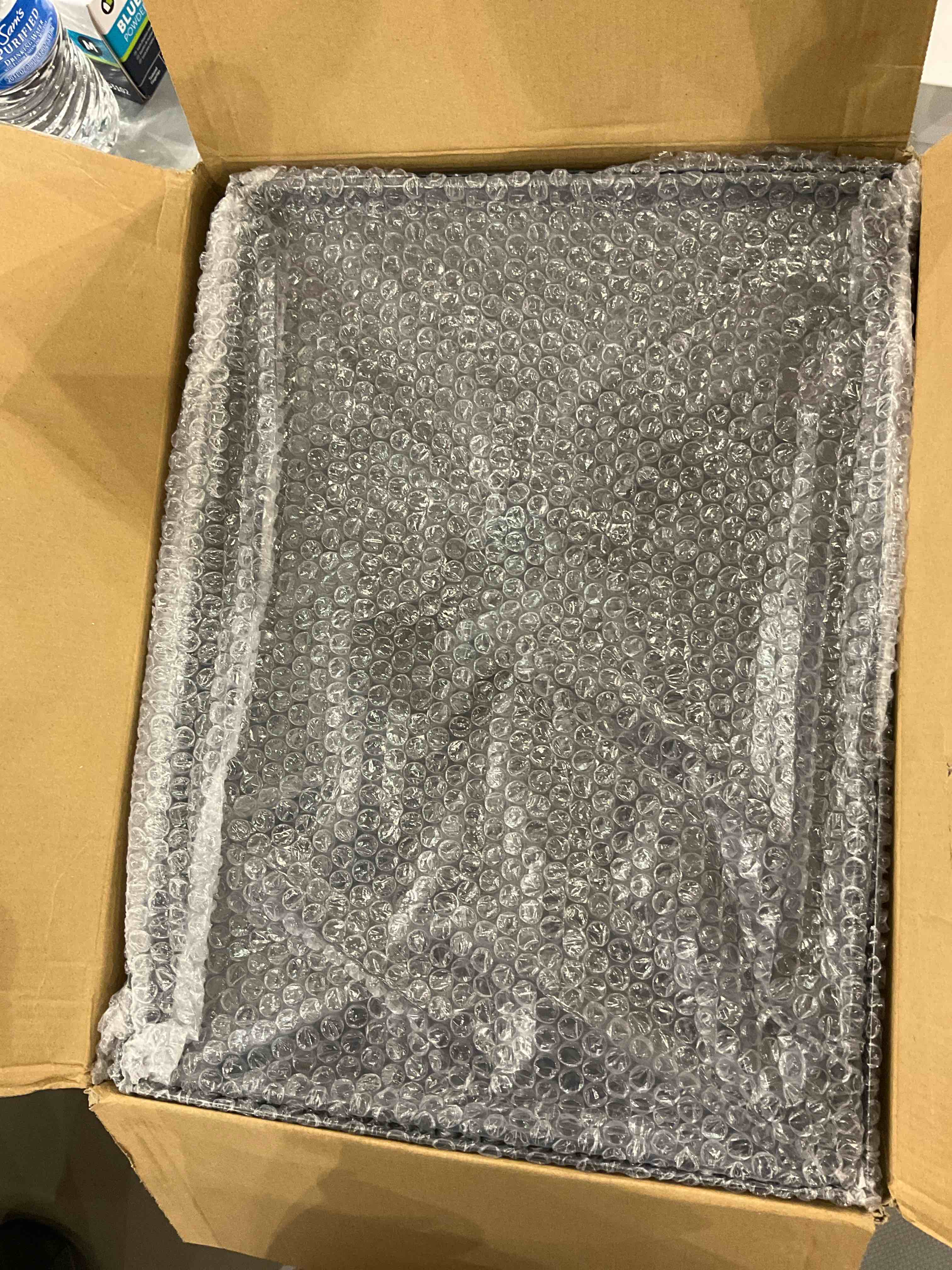 https://s3.amazonaws.com/lotting-images-prod/bidfta/EXS00882307_1702475718632.jpeg