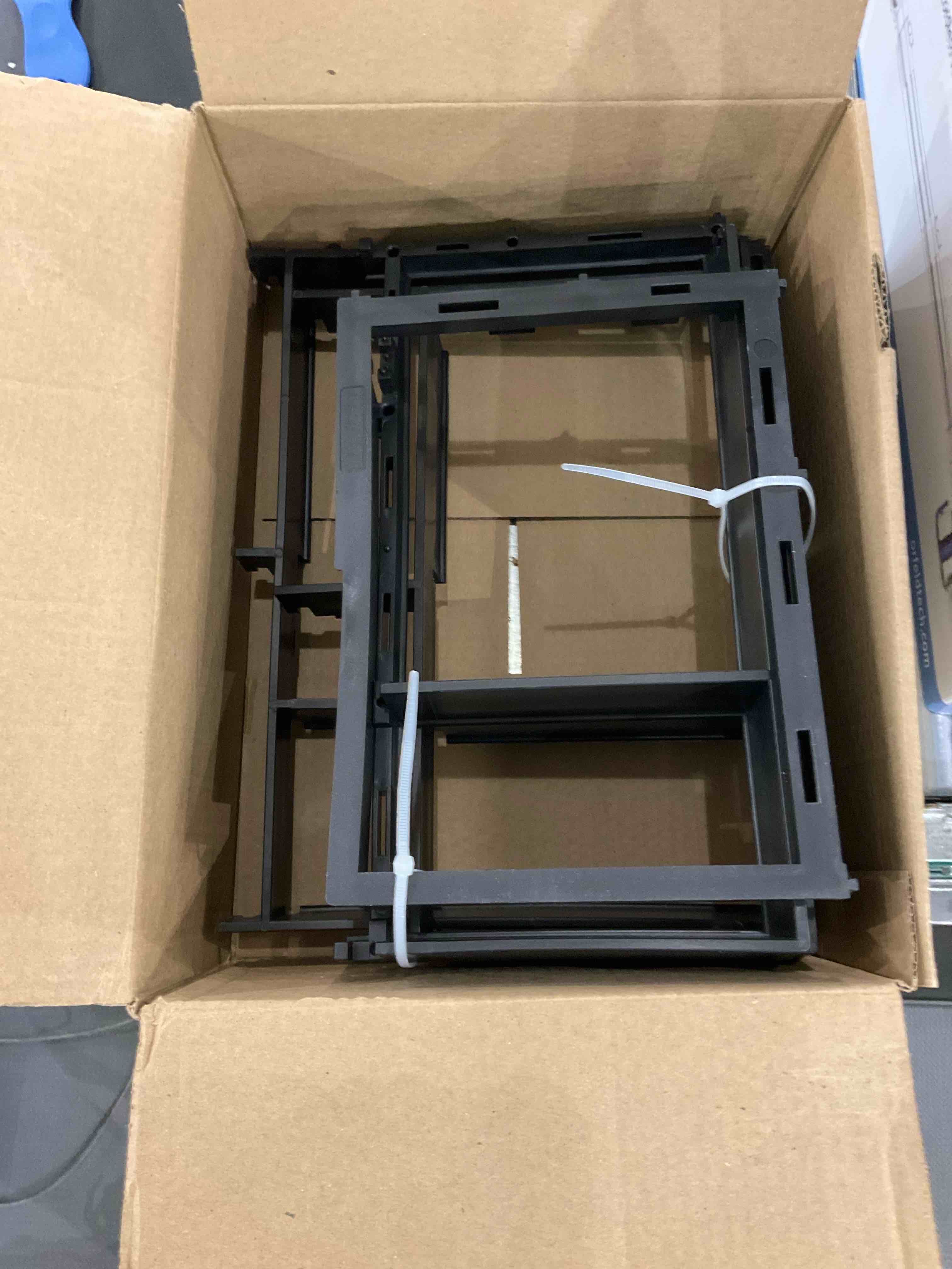 https://s3.amazonaws.com/lotting-images-prod/bidfta/EXS00882311_1702477945123.jpeg