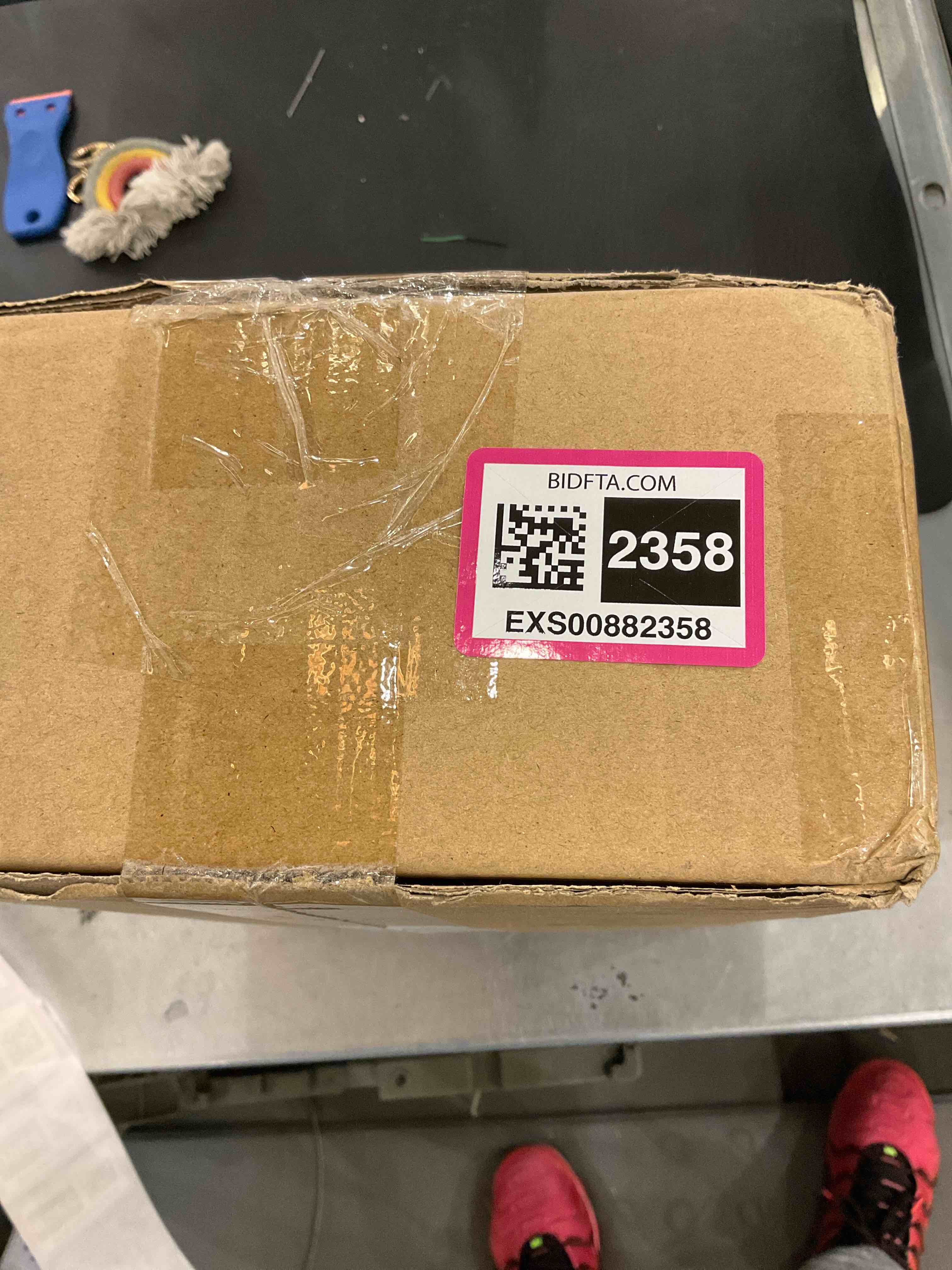 https://s3.amazonaws.com/lotting-images-prod/bidfta/EXS00882358_1702486295061.jpeg