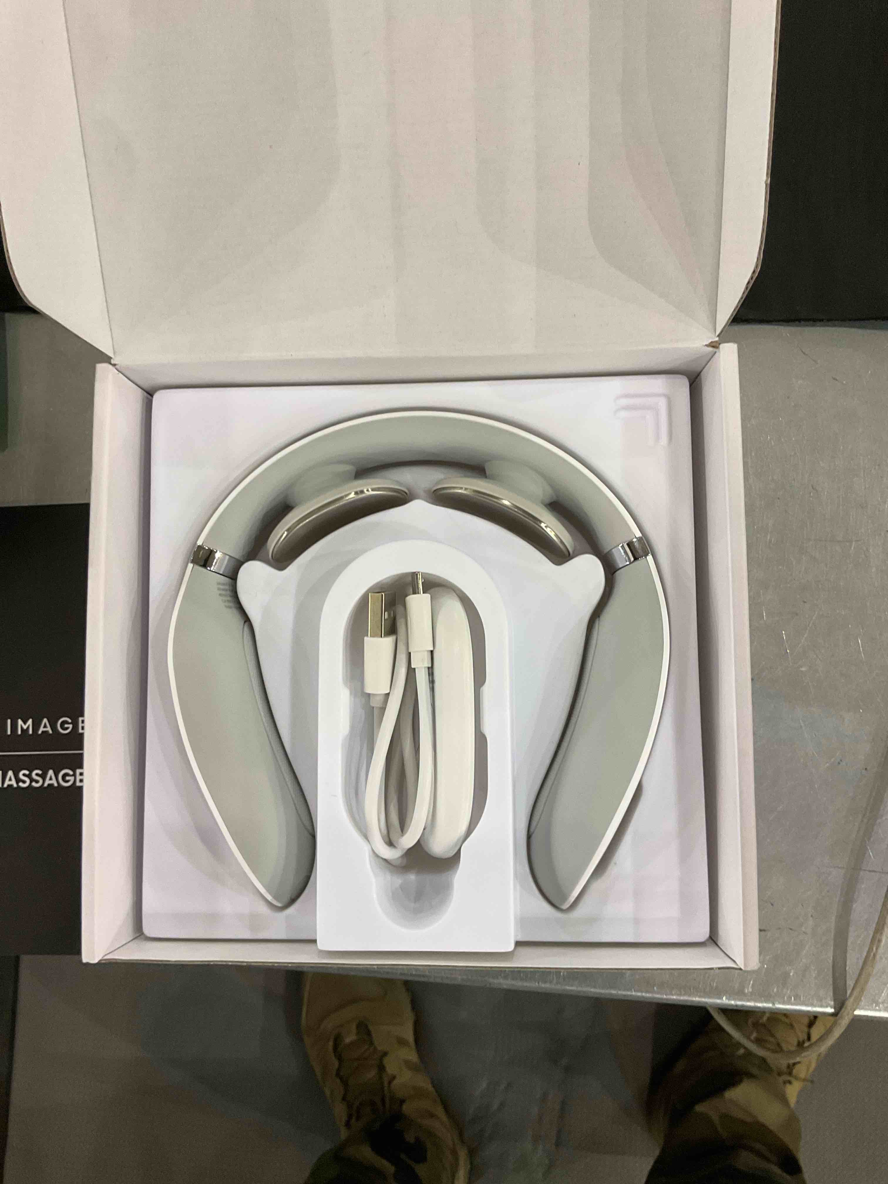 https://s3.amazonaws.com/lotting-images-prod/bidfta/EXS00882455_1702646705259.jpeg