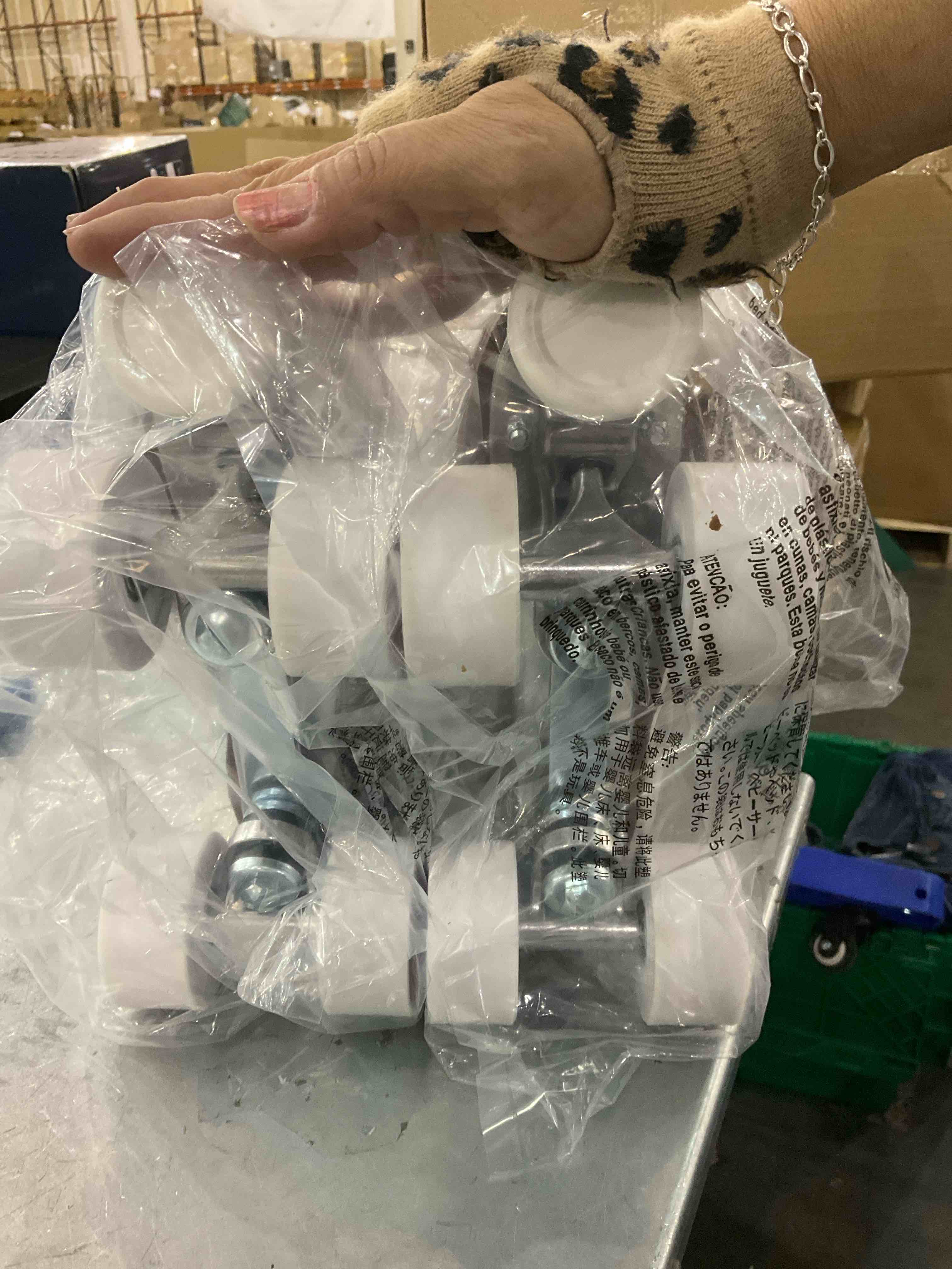 https://s3.amazonaws.com/lotting-images-prod/bidfta/EXS00882737_1701888275014.jpeg