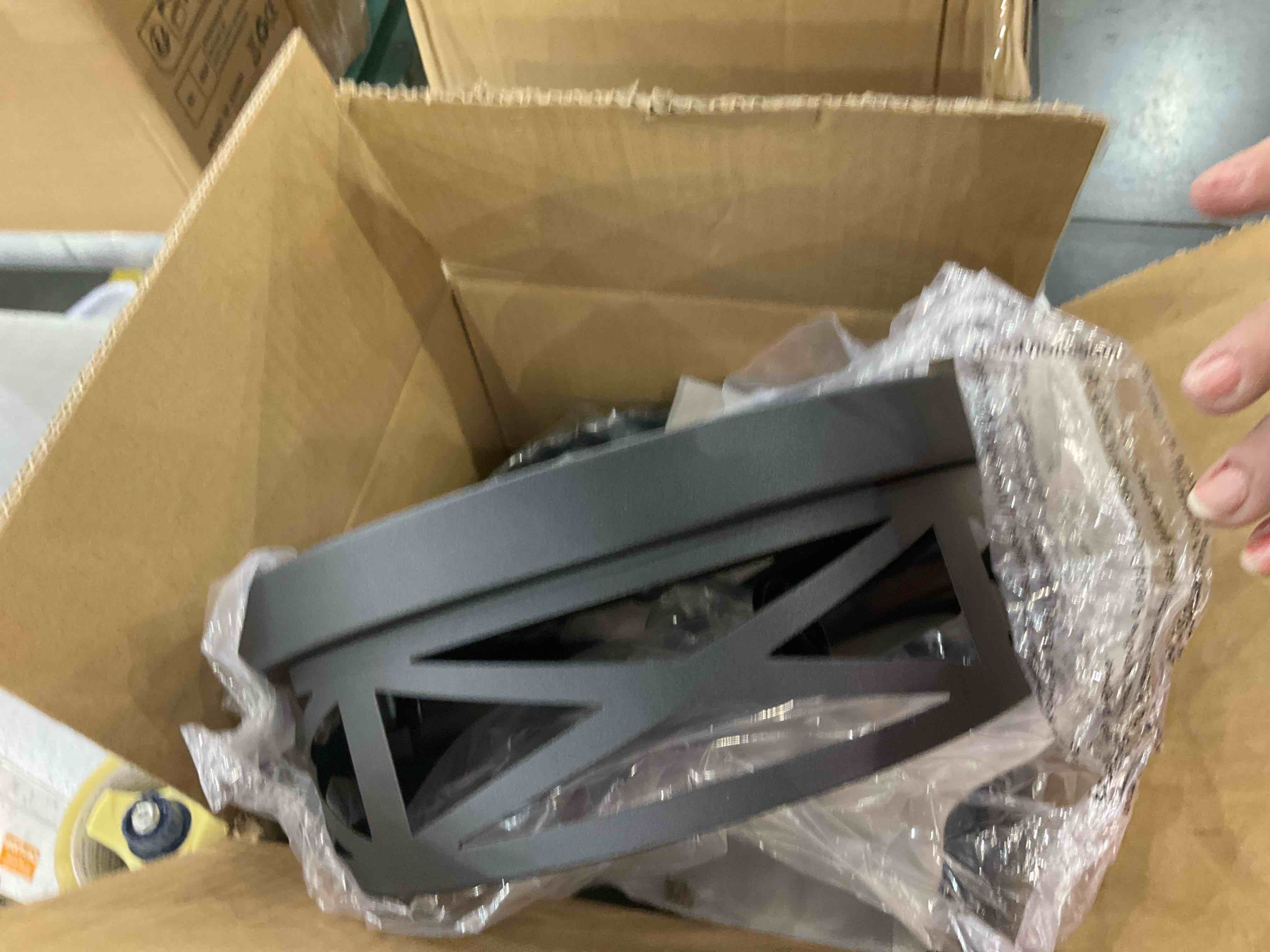 https://s3.amazonaws.com/lotting-images-prod/bidfta/EXS00882840_1702043643039.jpeg