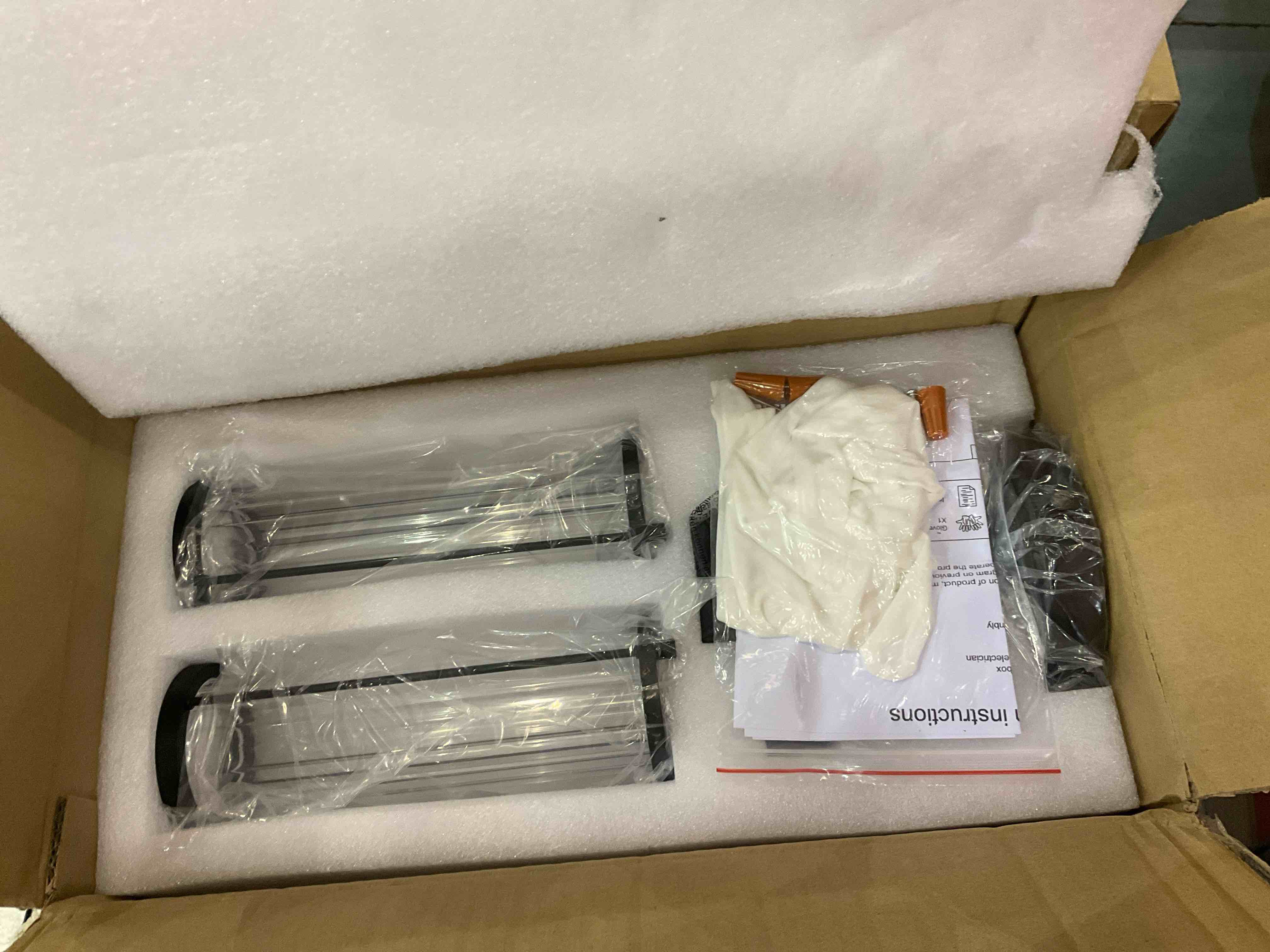 https://s3.amazonaws.com/lotting-images-prod/bidfta/EXS00882853_1702046428934.jpeg