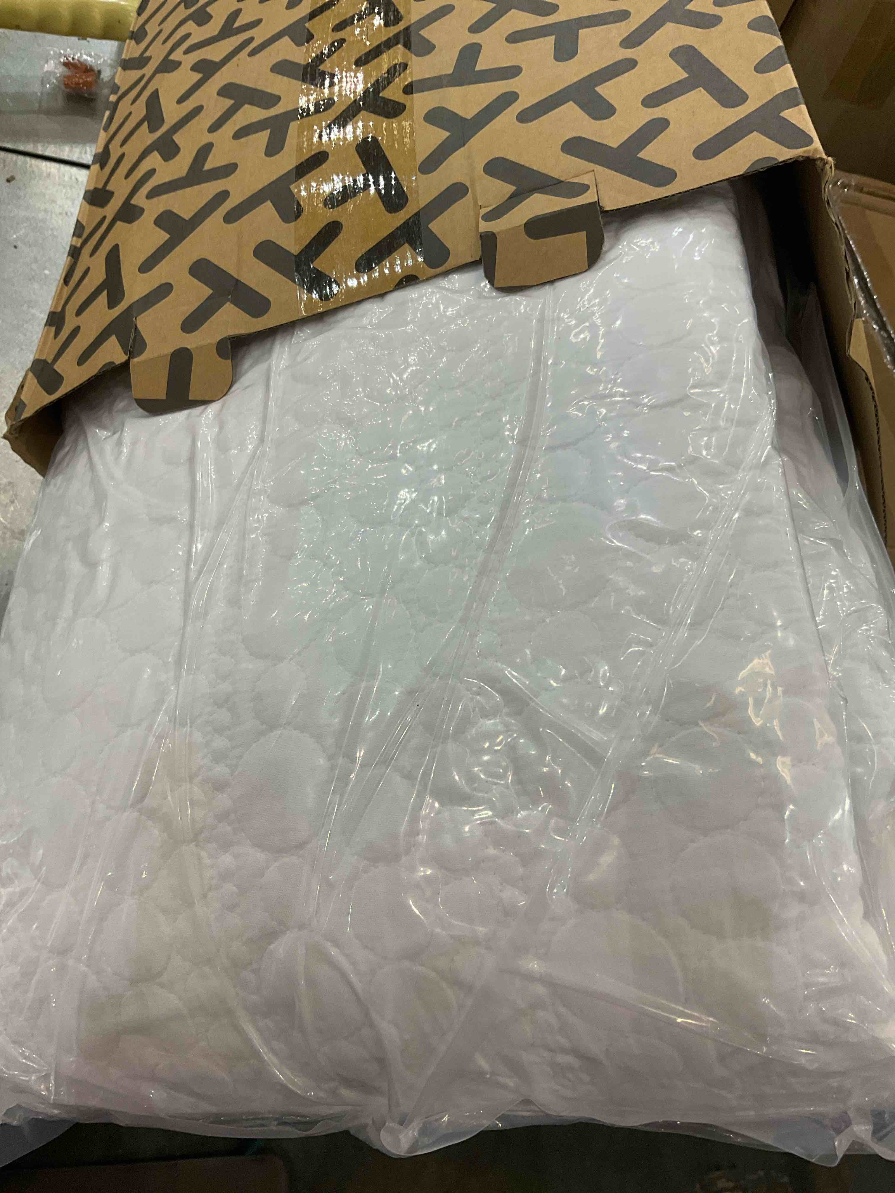 https://s3.amazonaws.com/lotting-images-prod/bidfta/EXS00882885_1702049397602.jpeg