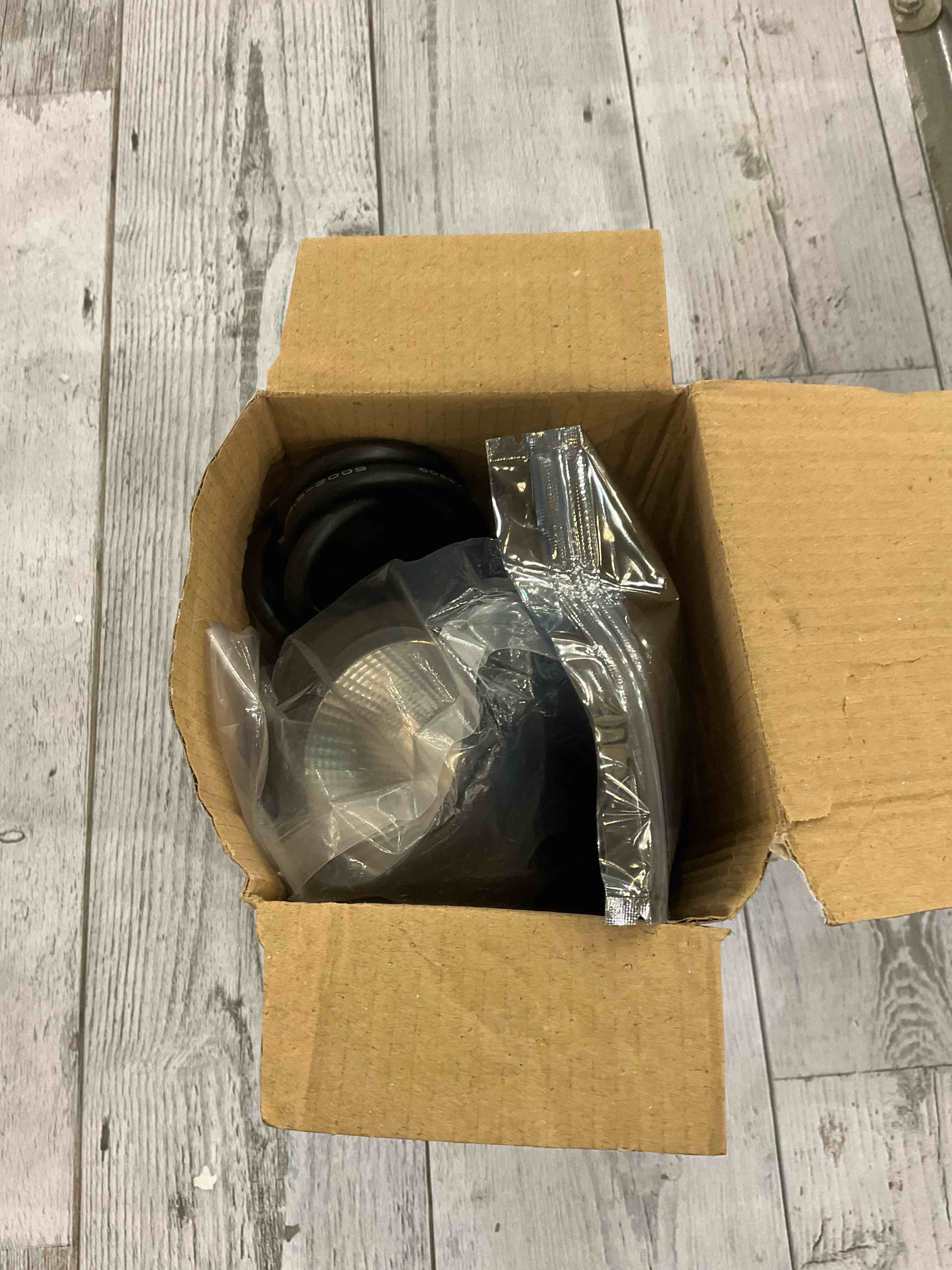 https://s3.amazonaws.com/lotting-images-prod/bidfta/EXS00883227_1704731919722.jpeg