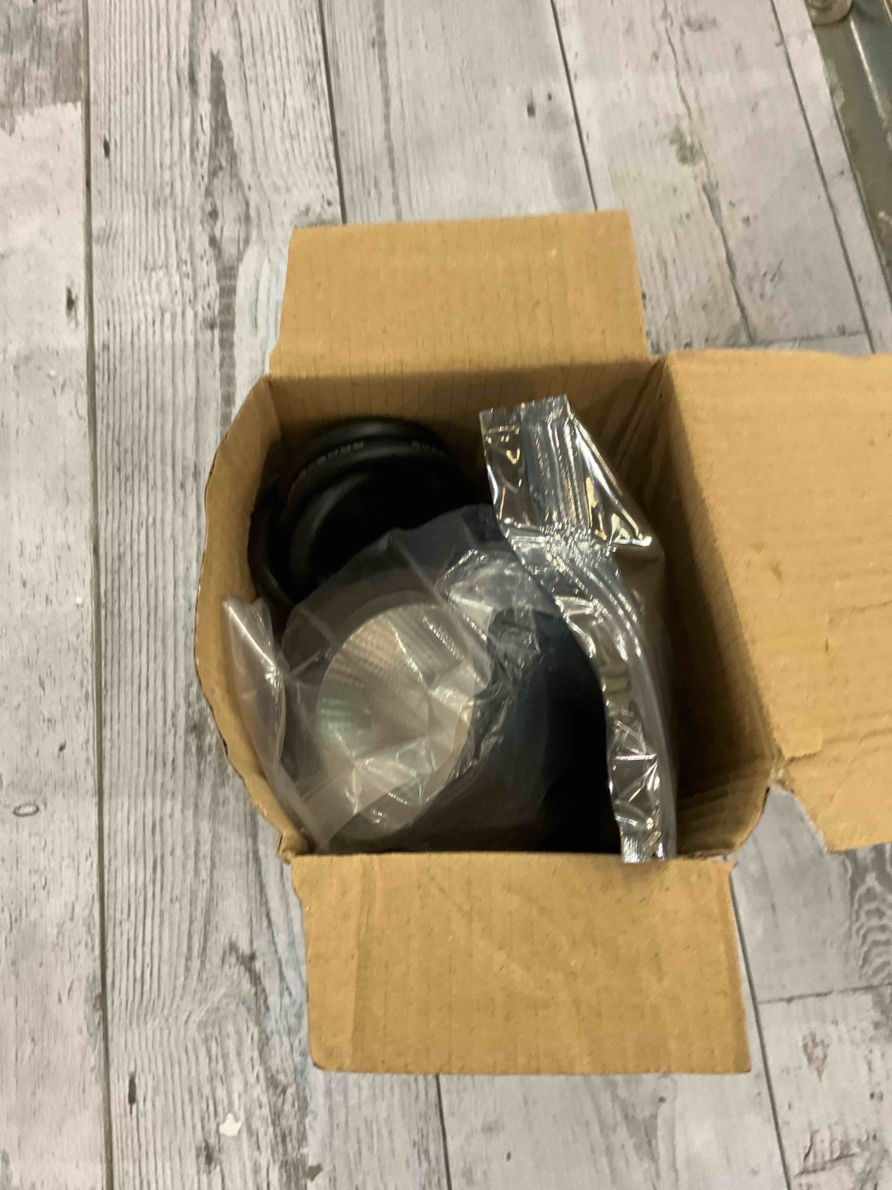 https://s3.amazonaws.com/lotting-images-prod/bidfta/EXS00883227_1704731921290.jpeg
