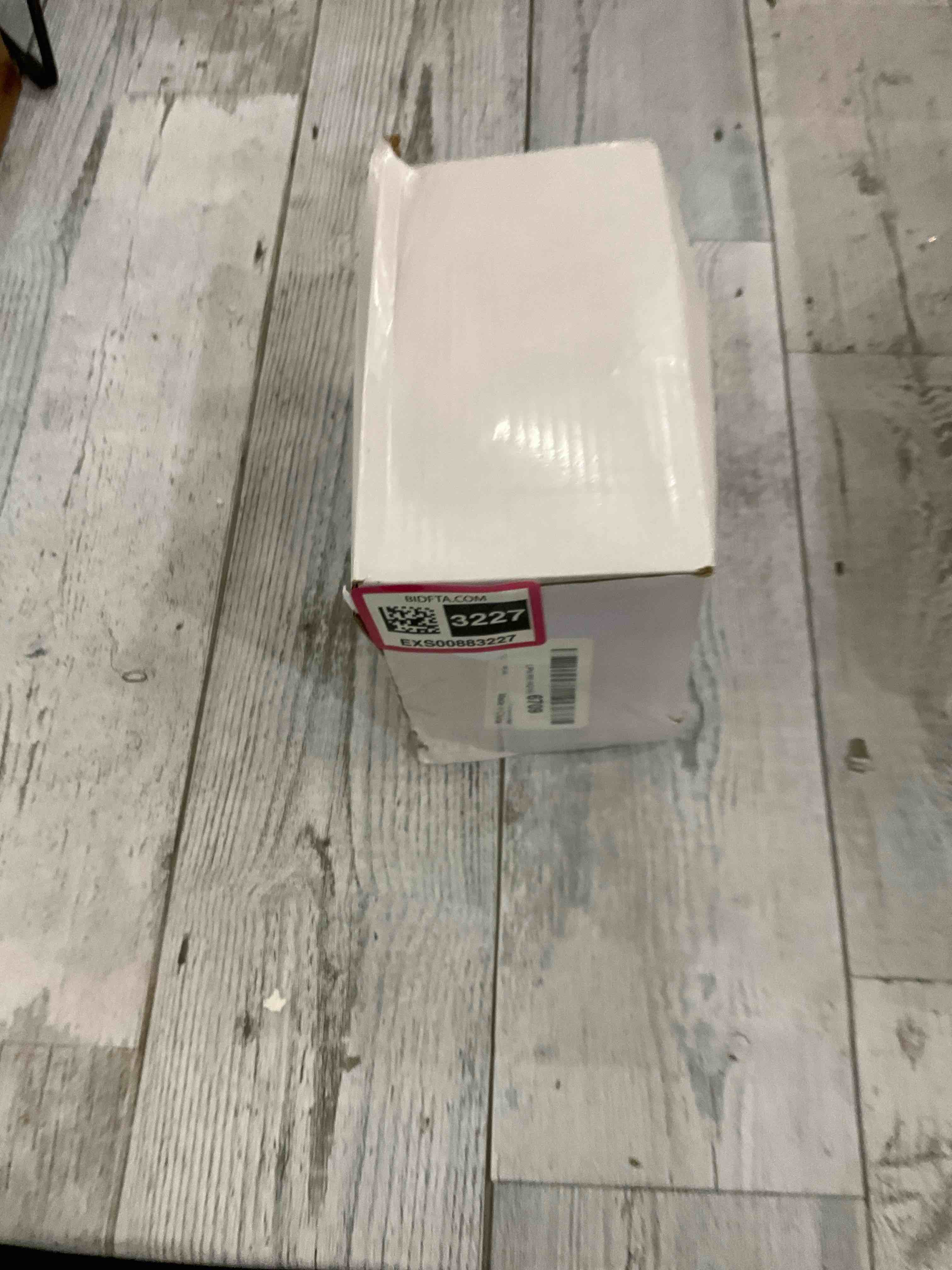 https://s3.amazonaws.com/lotting-images-prod/bidfta/EXS00883227_1704731947976.jpeg
