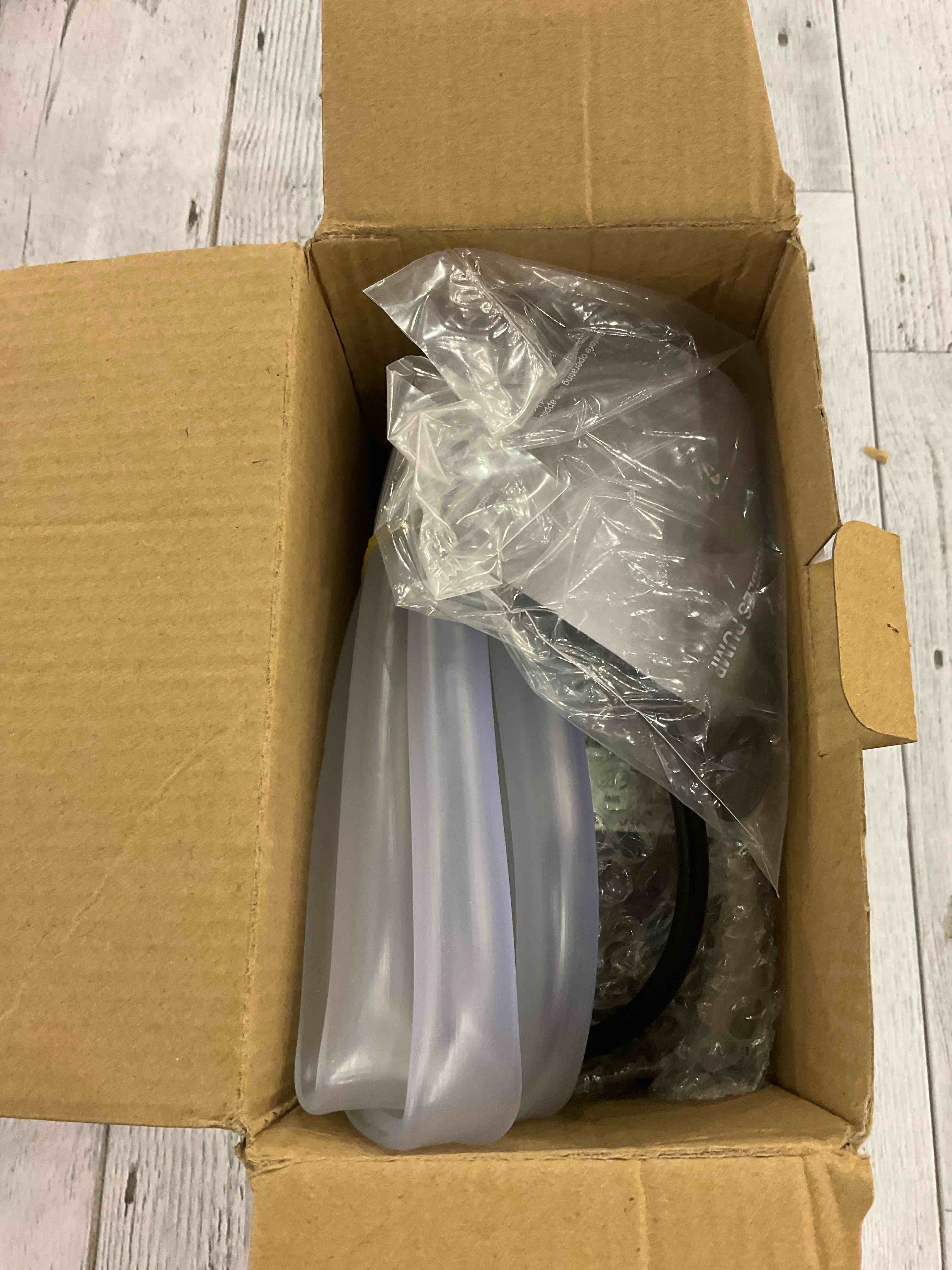 https://s3.amazonaws.com/lotting-images-prod/bidfta/EXS00883300_1704745747543.jpeg