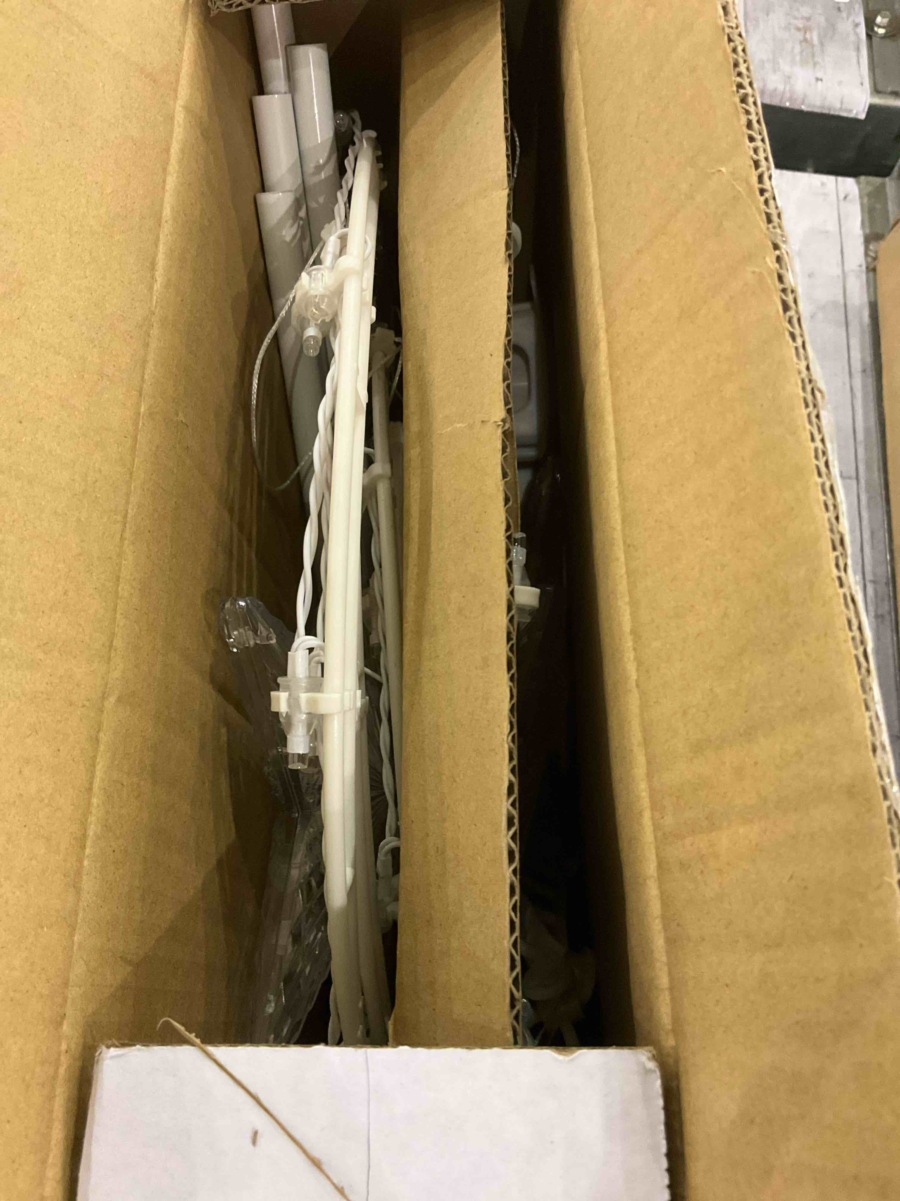 https://s3.amazonaws.com/lotting-images-prod/bidfta/EXS00883380_1704813346883.jpeg