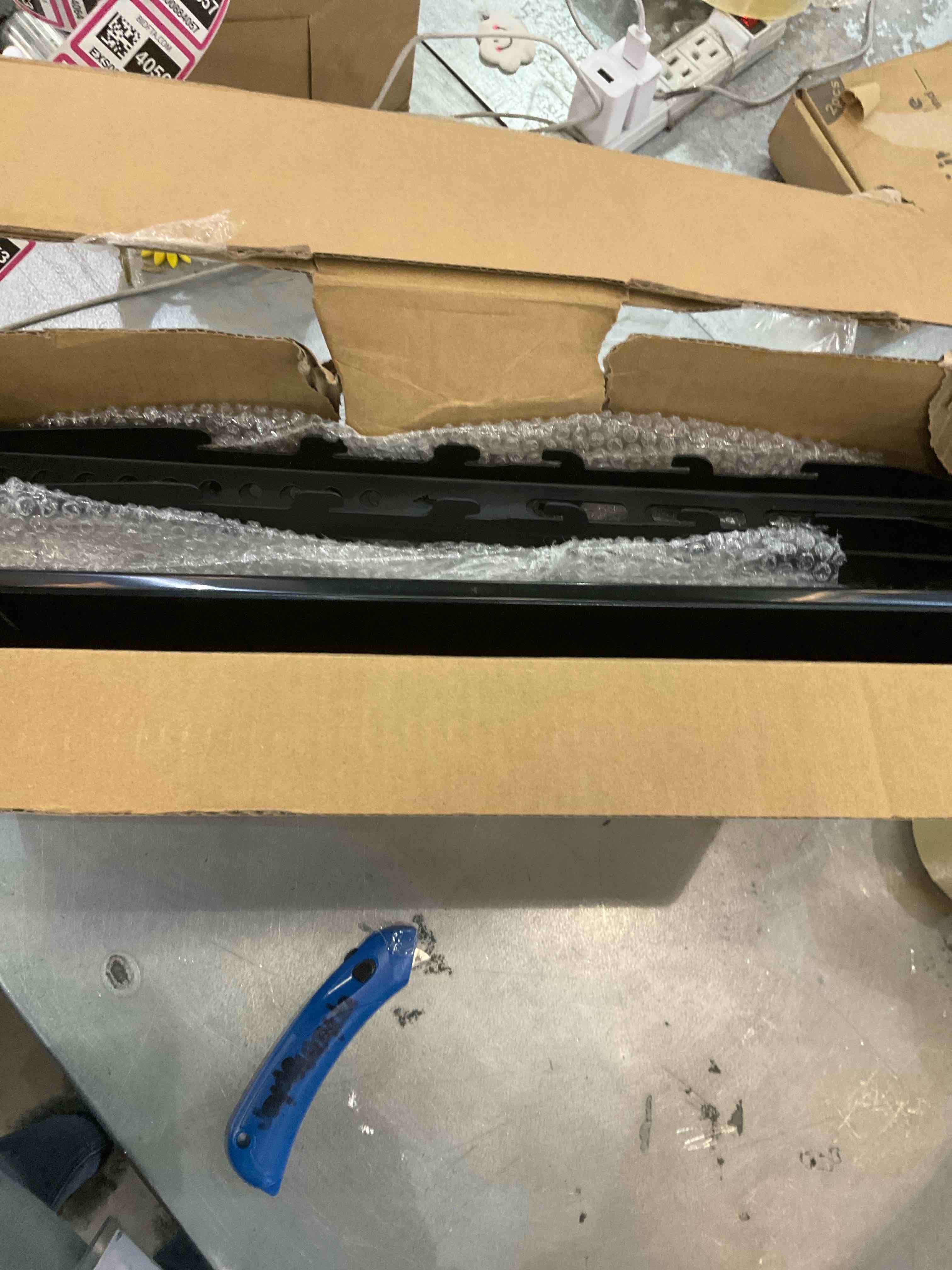 https://s3.amazonaws.com/lotting-images-prod/bidfta/EXS00884053_1701805247594.jpeg