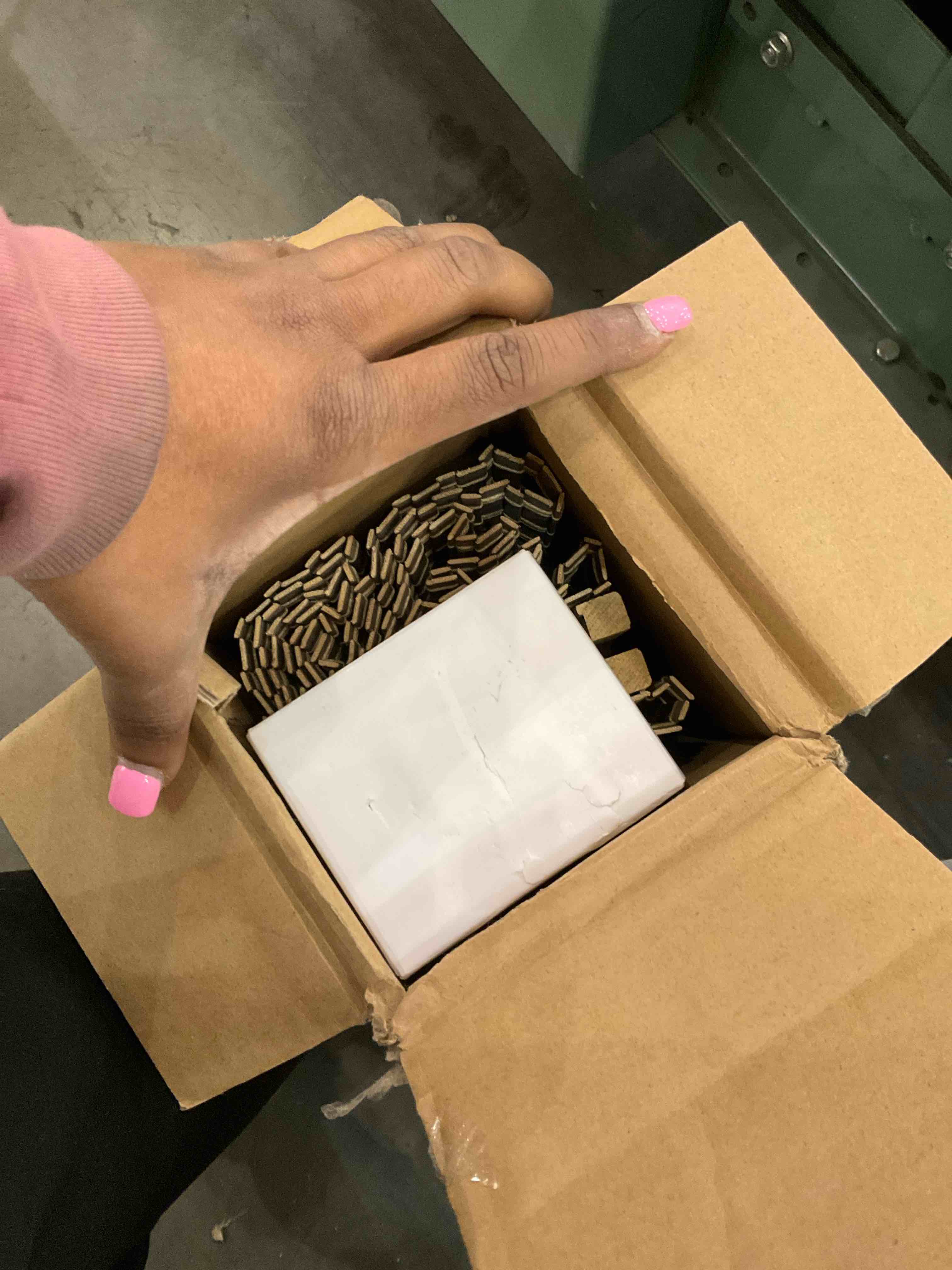 https://s3.amazonaws.com/lotting-images-prod/bidfta/EXS00884190_1701878549446.jpeg