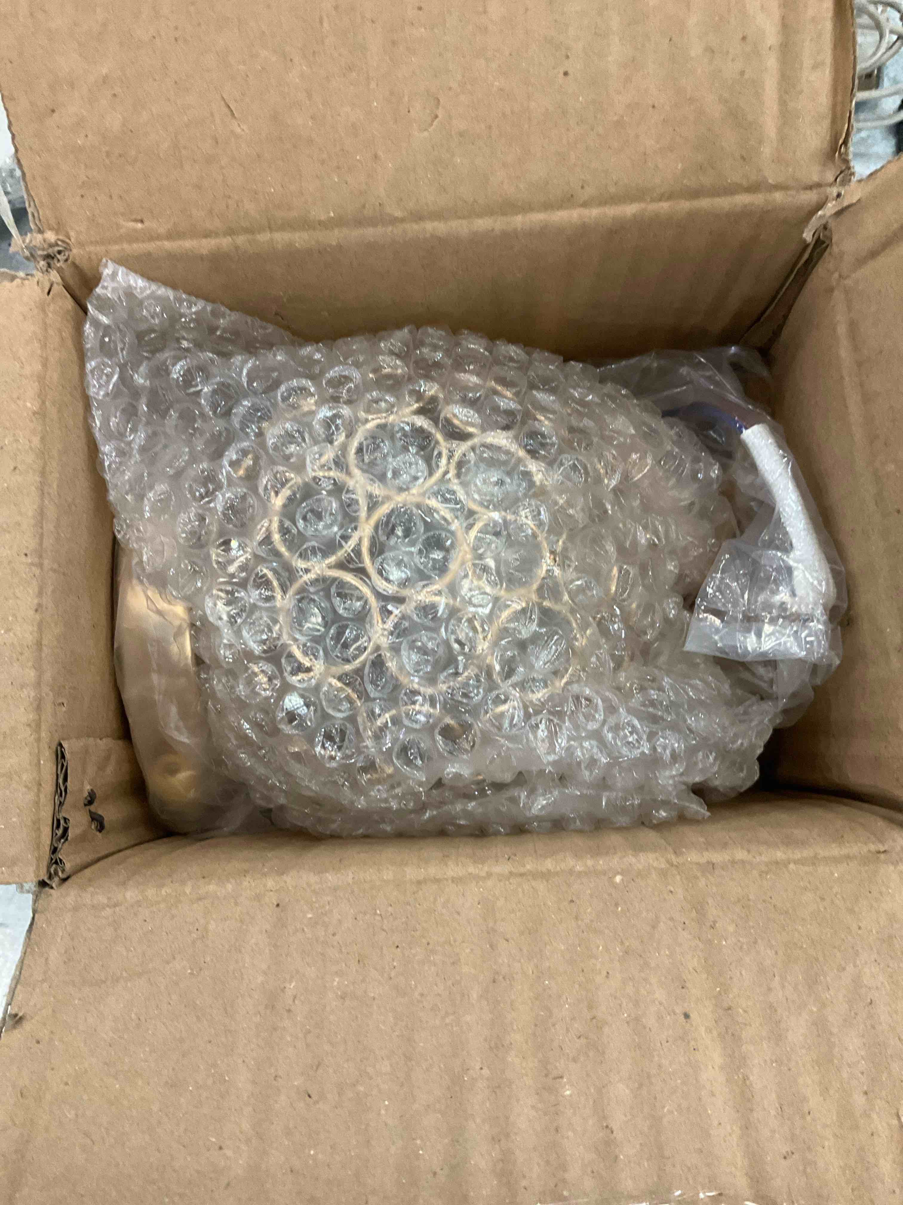 https://s3.amazonaws.com/lotting-images-prod/bidfta/EXS00884262_1701888923879.jpeg