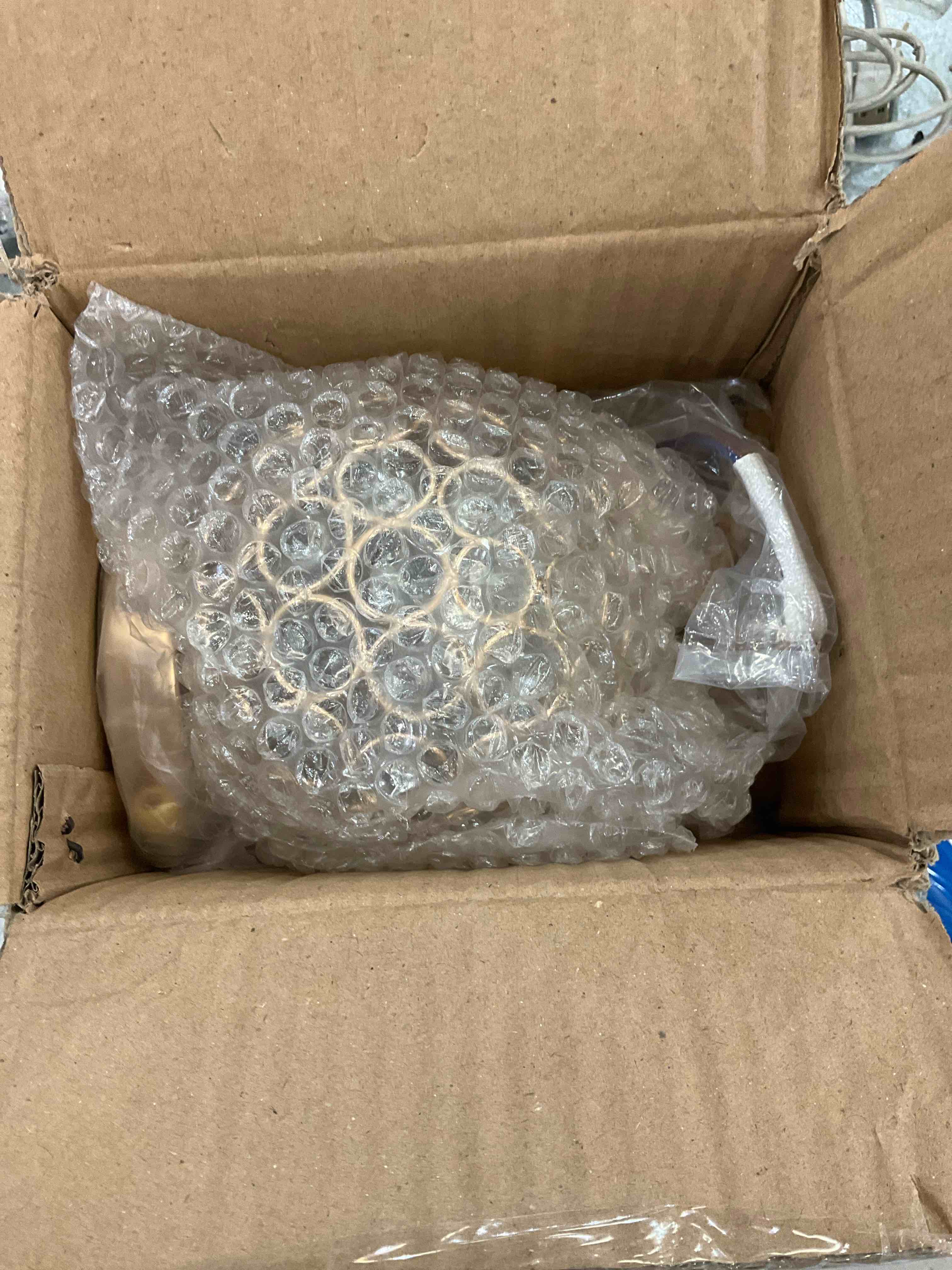 https://s3.amazonaws.com/lotting-images-prod/bidfta/EXS00884262_1701888926238.jpeg