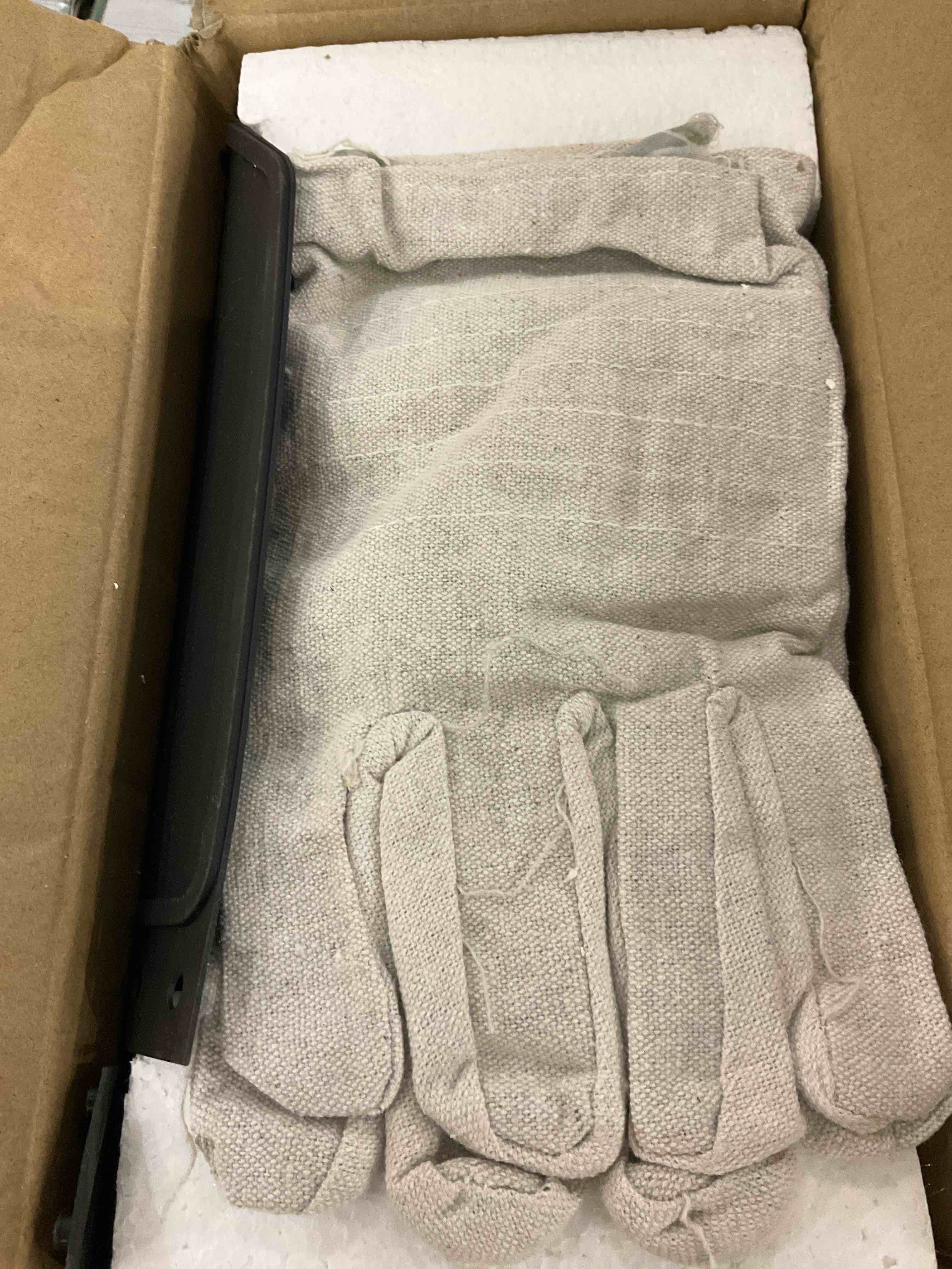 https://s3.amazonaws.com/lotting-images-prod/bidfta/EXS00884910_1701886068898.jpeg