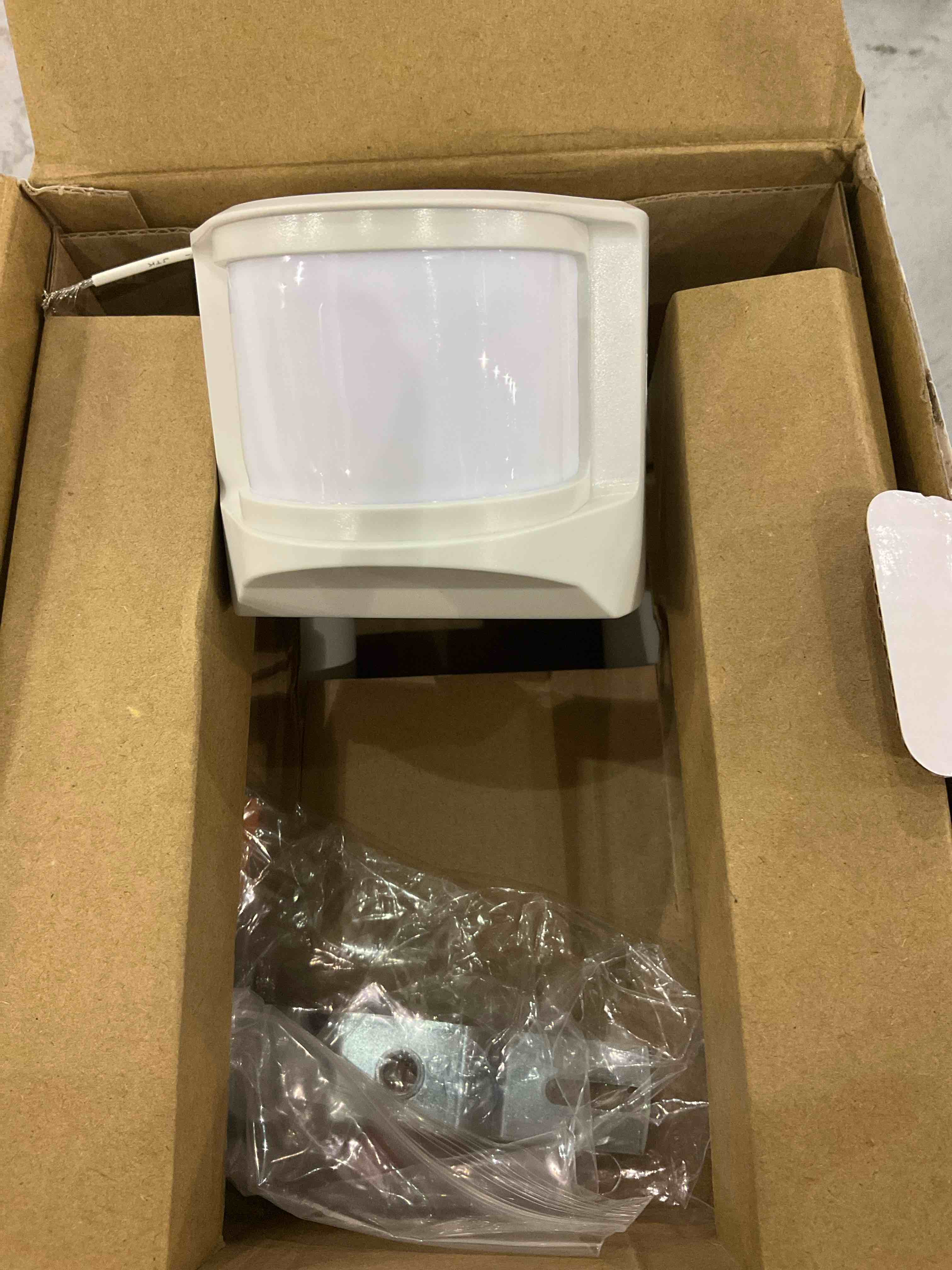 https://s3.amazonaws.com/lotting-images-prod/bidfta/EXS00884996_1701955152822.jpeg