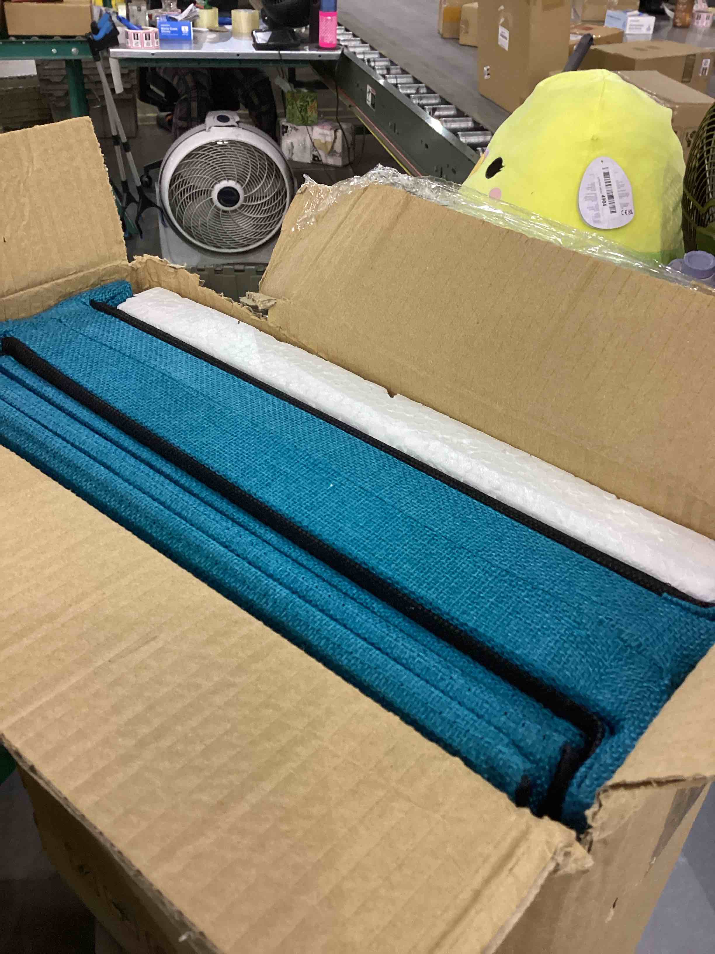 https://s3.amazonaws.com/lotting-images-prod/bidfta/EXS00885065_1700658007711.jpeg