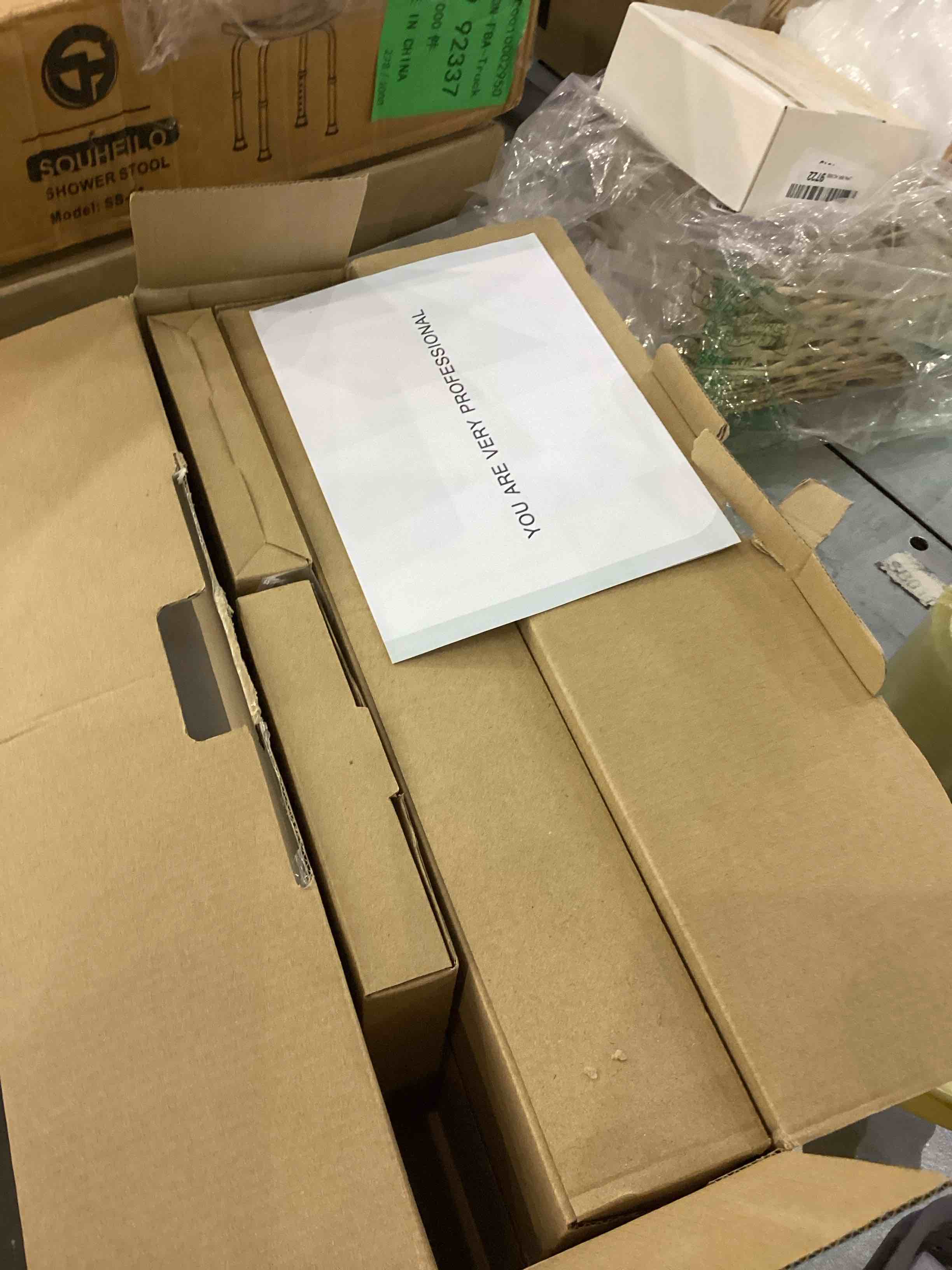 https://s3.amazonaws.com/lotting-images-prod/bidfta/EXS00885073_1700659165989.jpeg