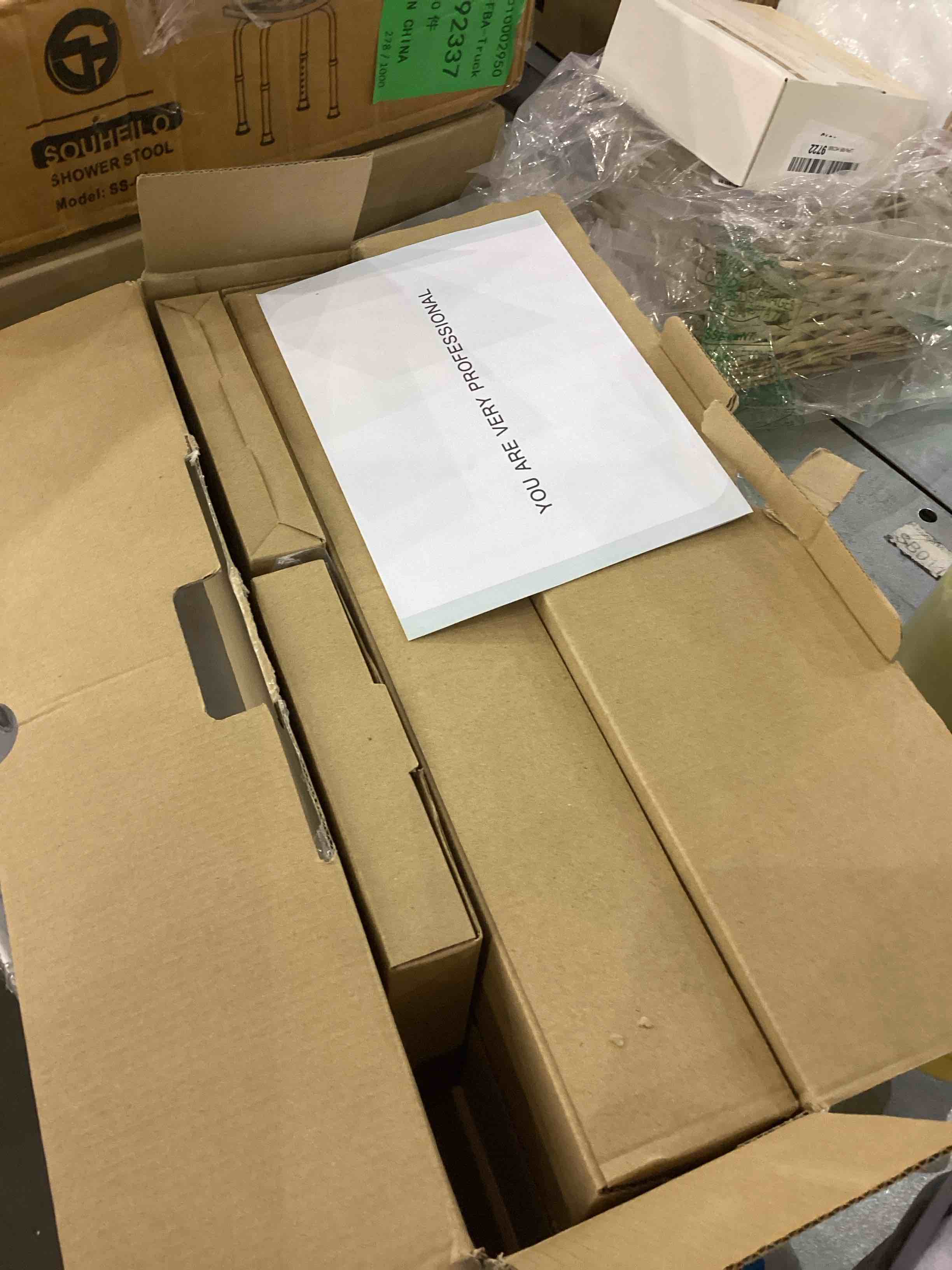 https://s3.amazonaws.com/lotting-images-prod/bidfta/EXS00885073_1700659167706.jpeg
